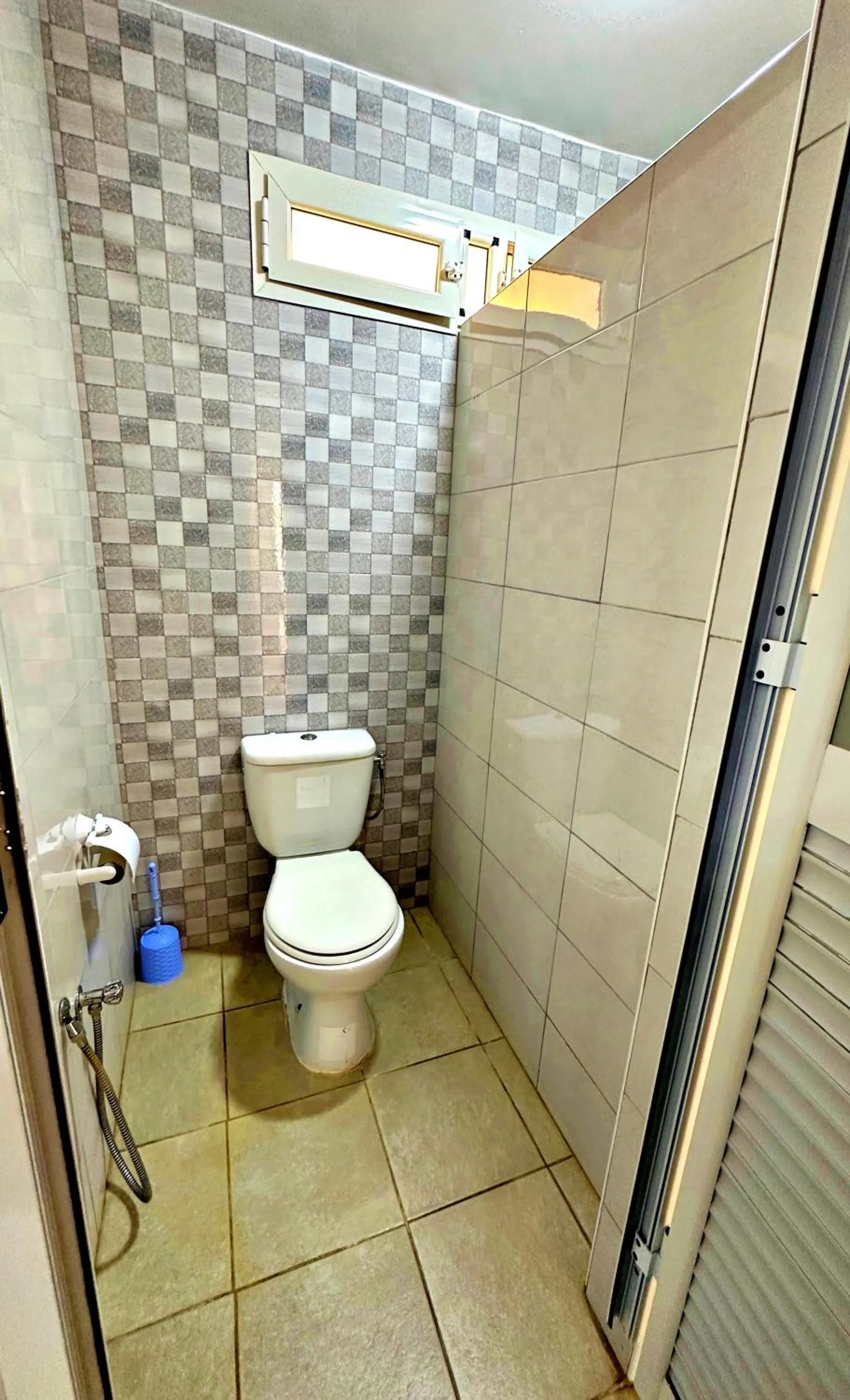 Toilet in Hotel Paris