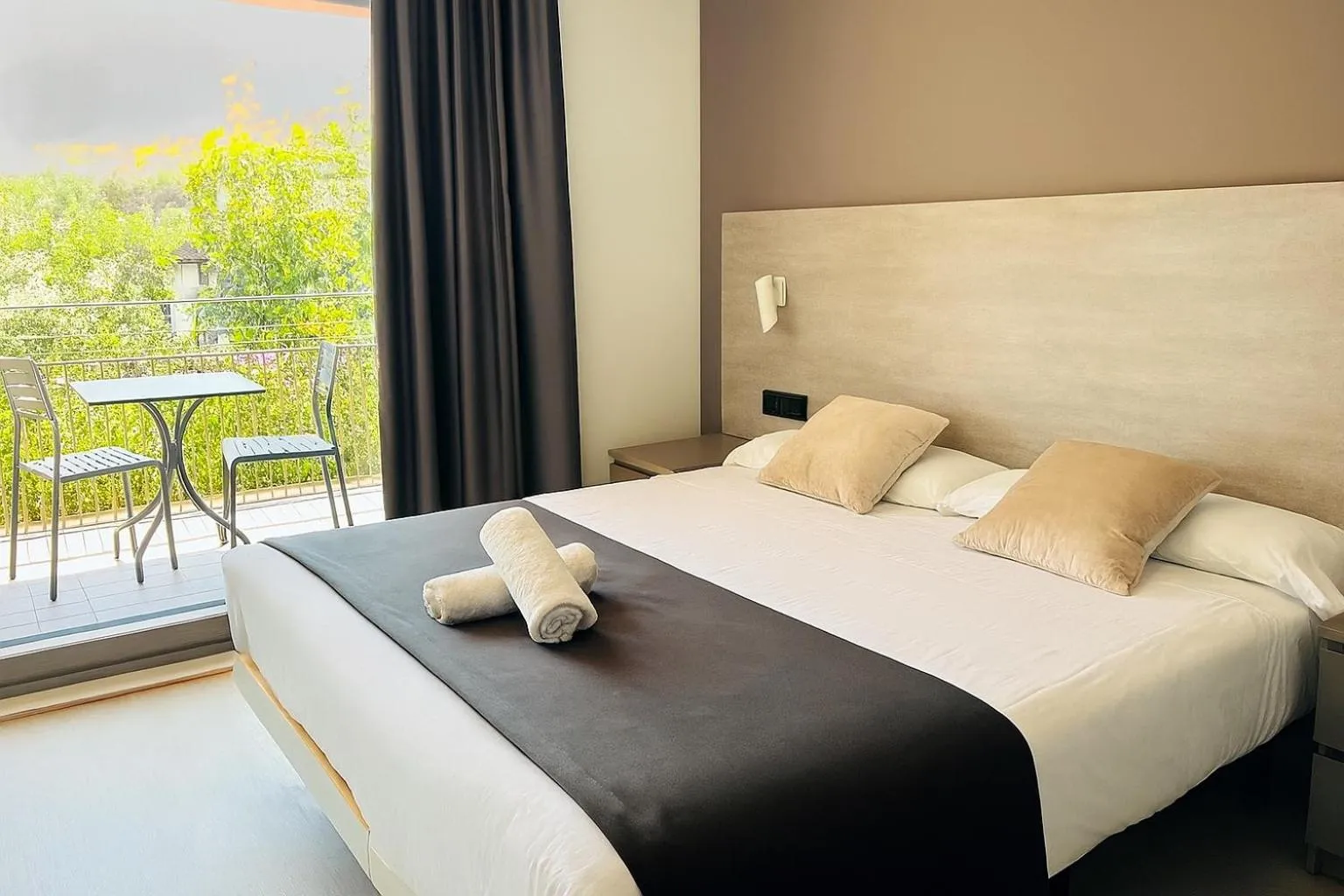 Bedroom, Bed in Hotel Sitges