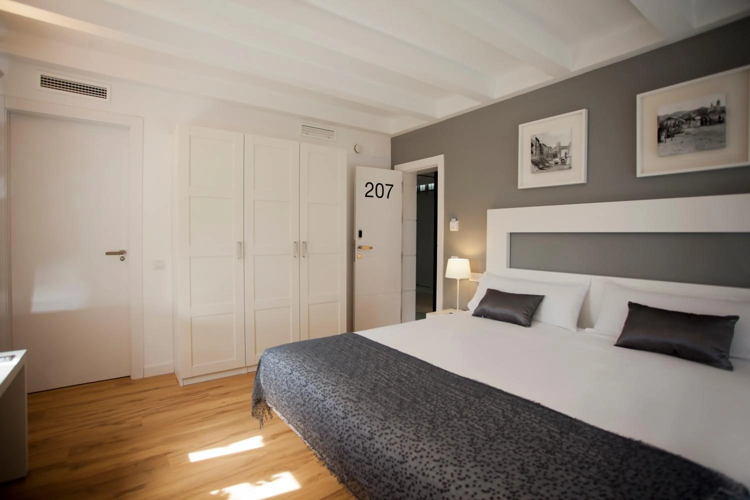 Photo of the whole room, Bed in Hotel Sitges