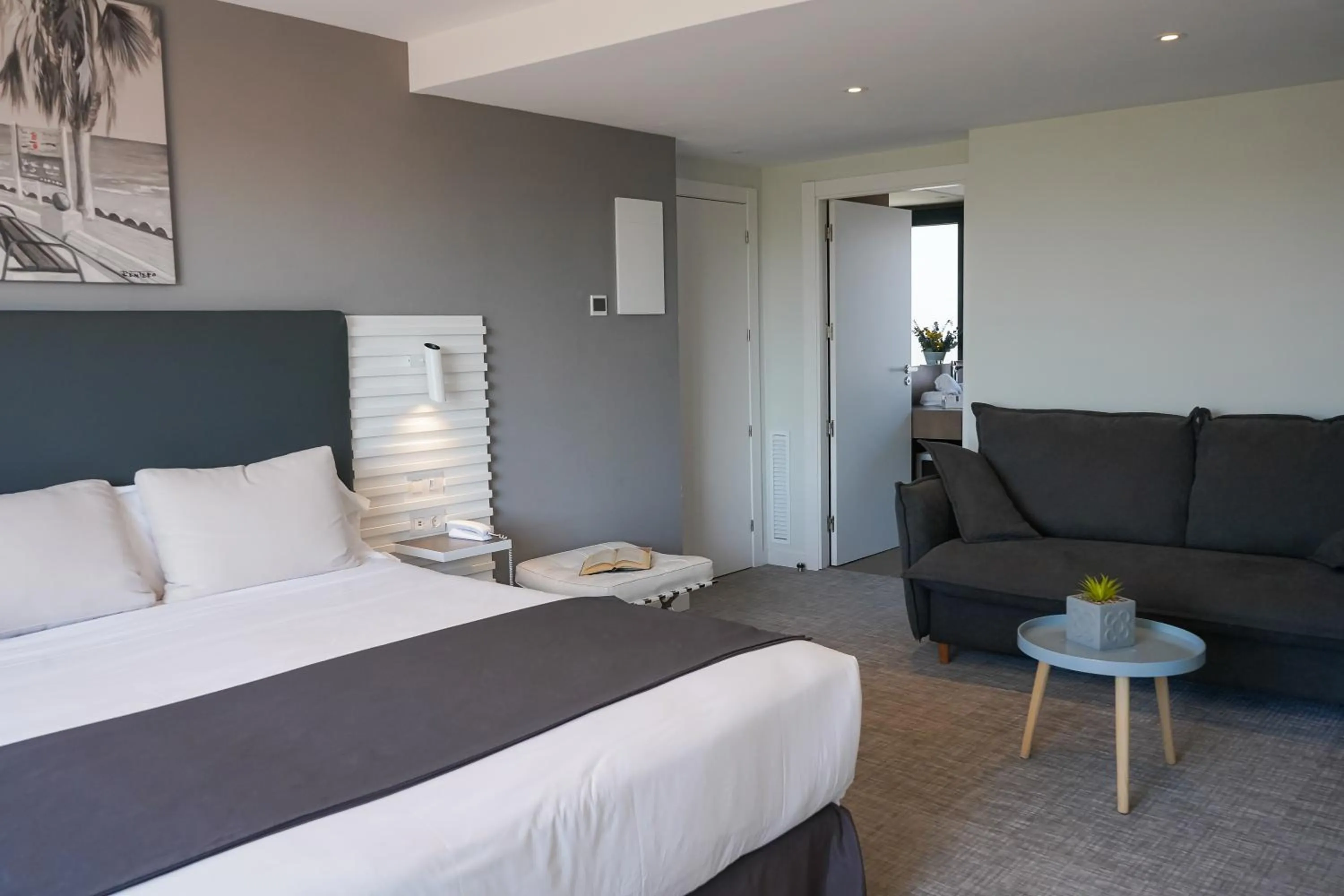 Seating area, Bed in Hotel Sitges