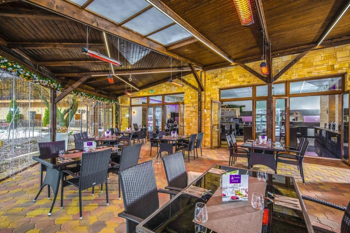 Restaurant/places to eat in Session Hotel Ráckeve