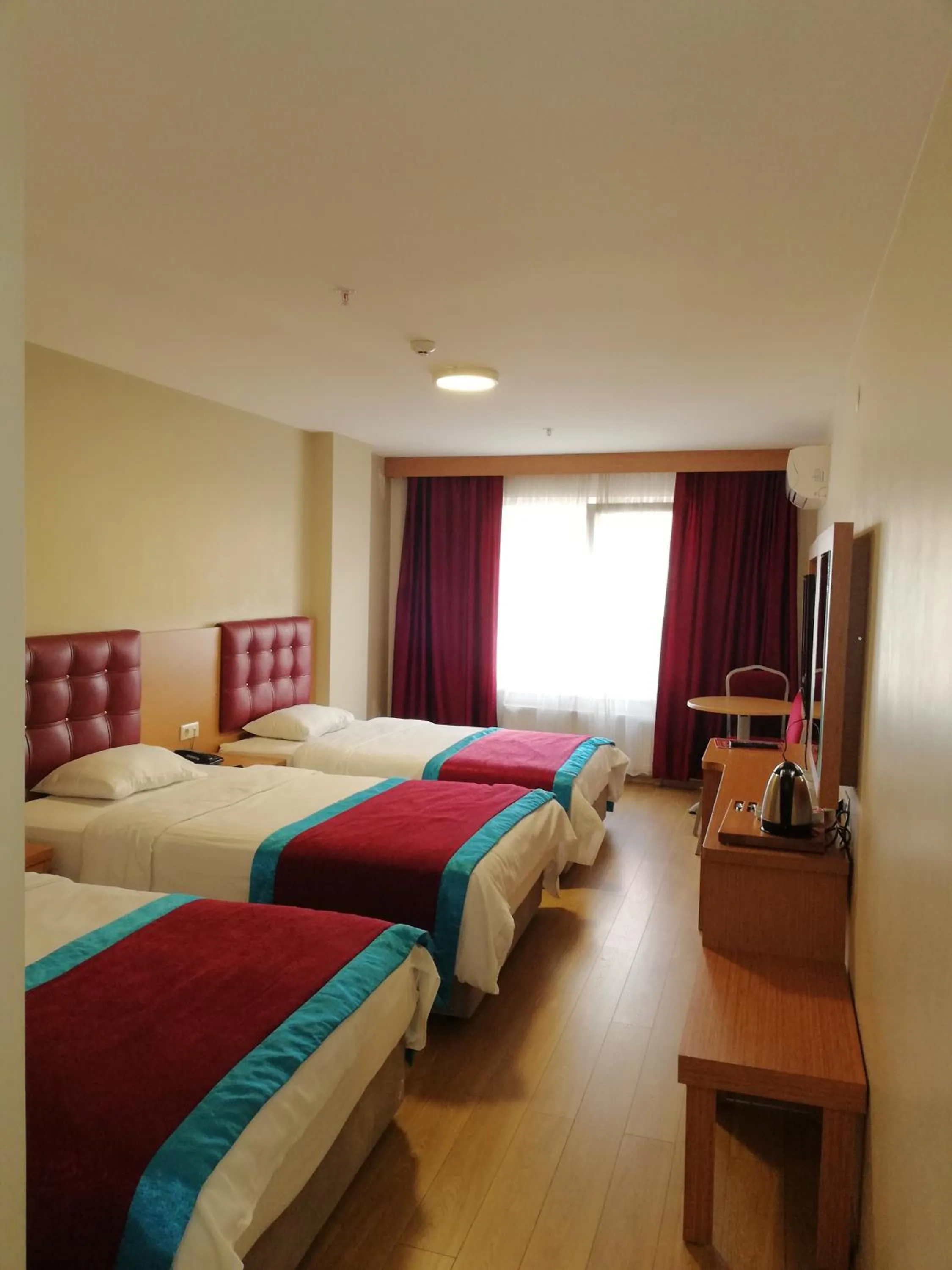 Photo of the whole room, Bed in Bursa şahin hotel
