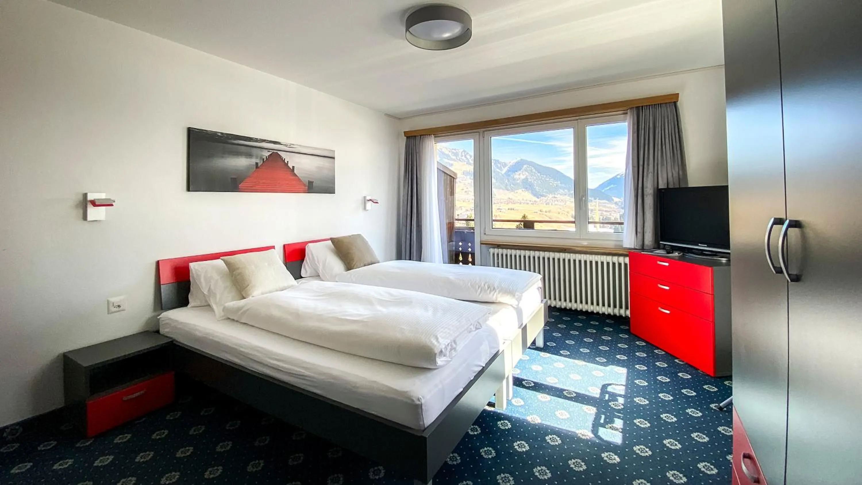 Photo of the whole room, Bed in Cresta Sedrun