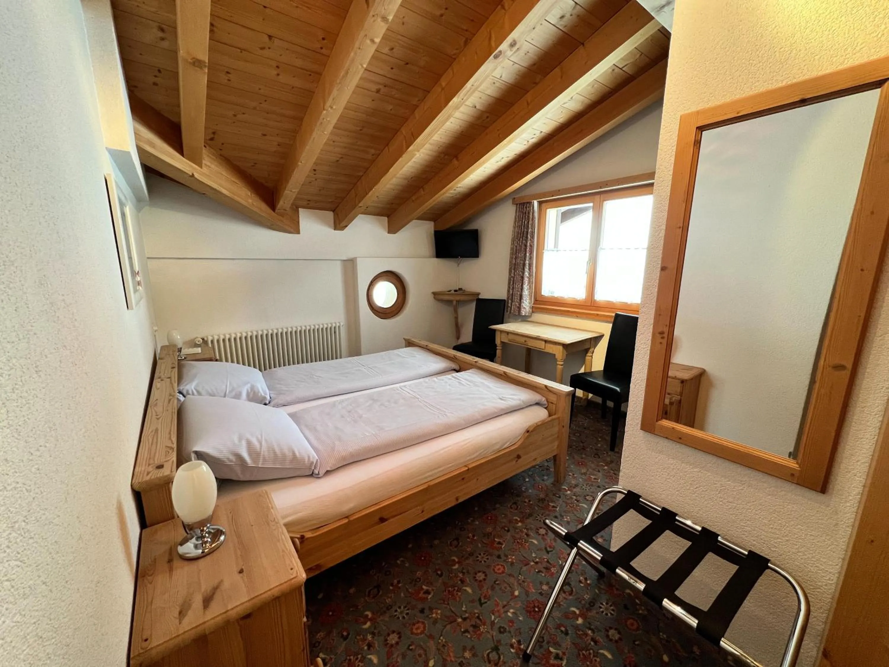 Bedroom, Bed in Cresta Sedrun