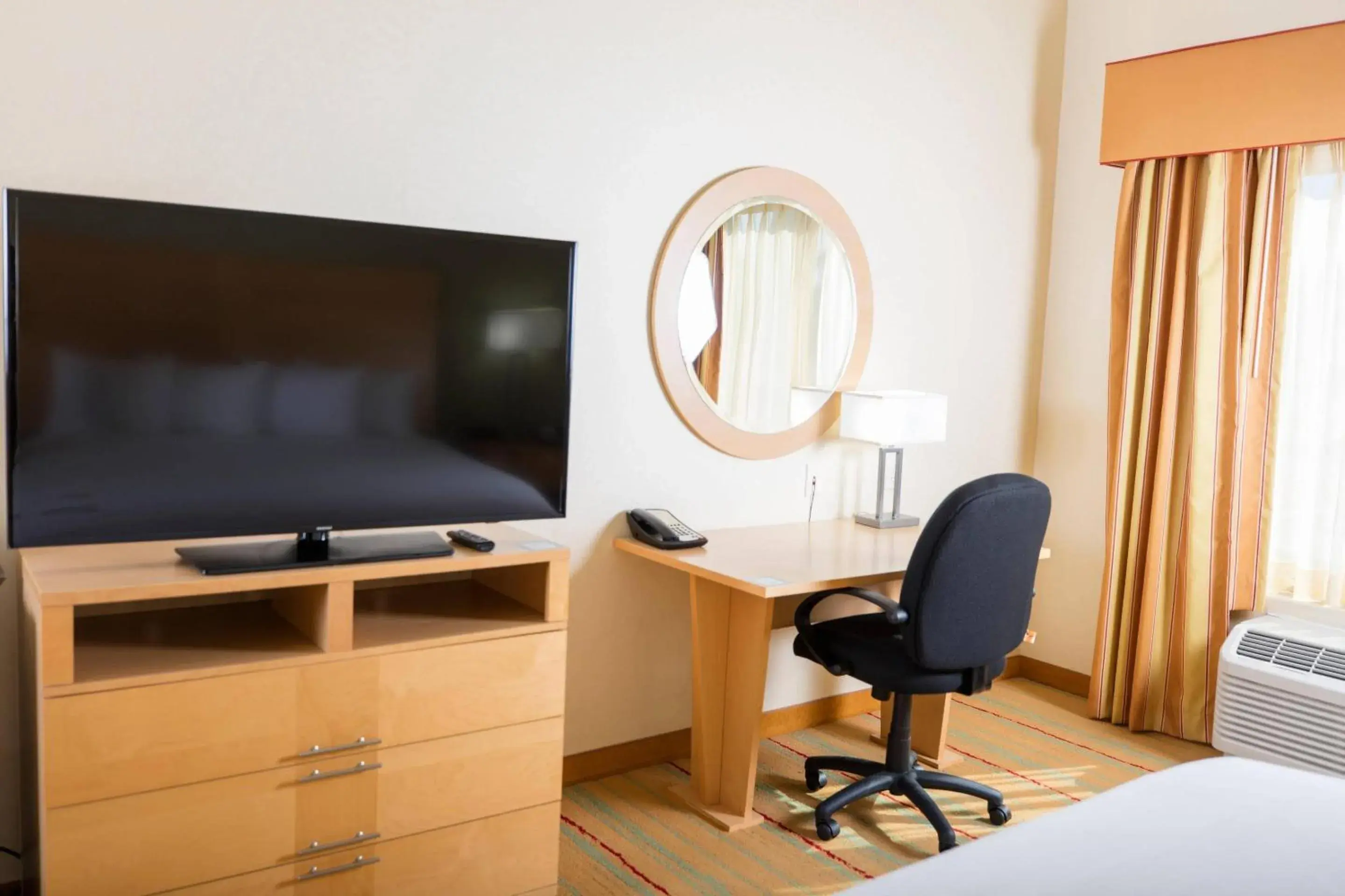 King Room - Disability Access/Non Smoking in Radisson Hotel Yuma King Room - Disability Access/Non Smoking in Radisson Hotel Yuma