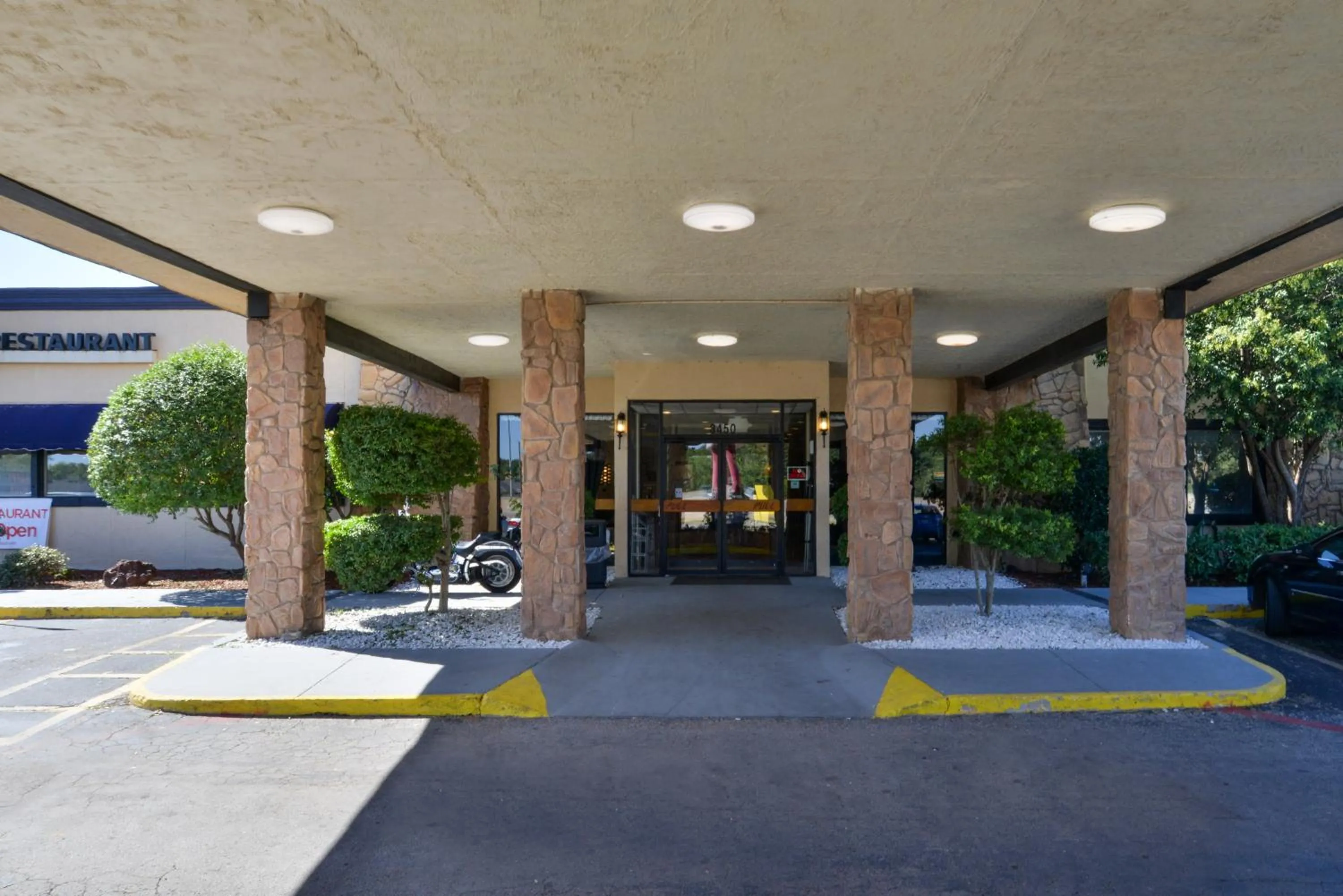 Facade/entrance in Abilene Whitten Inn