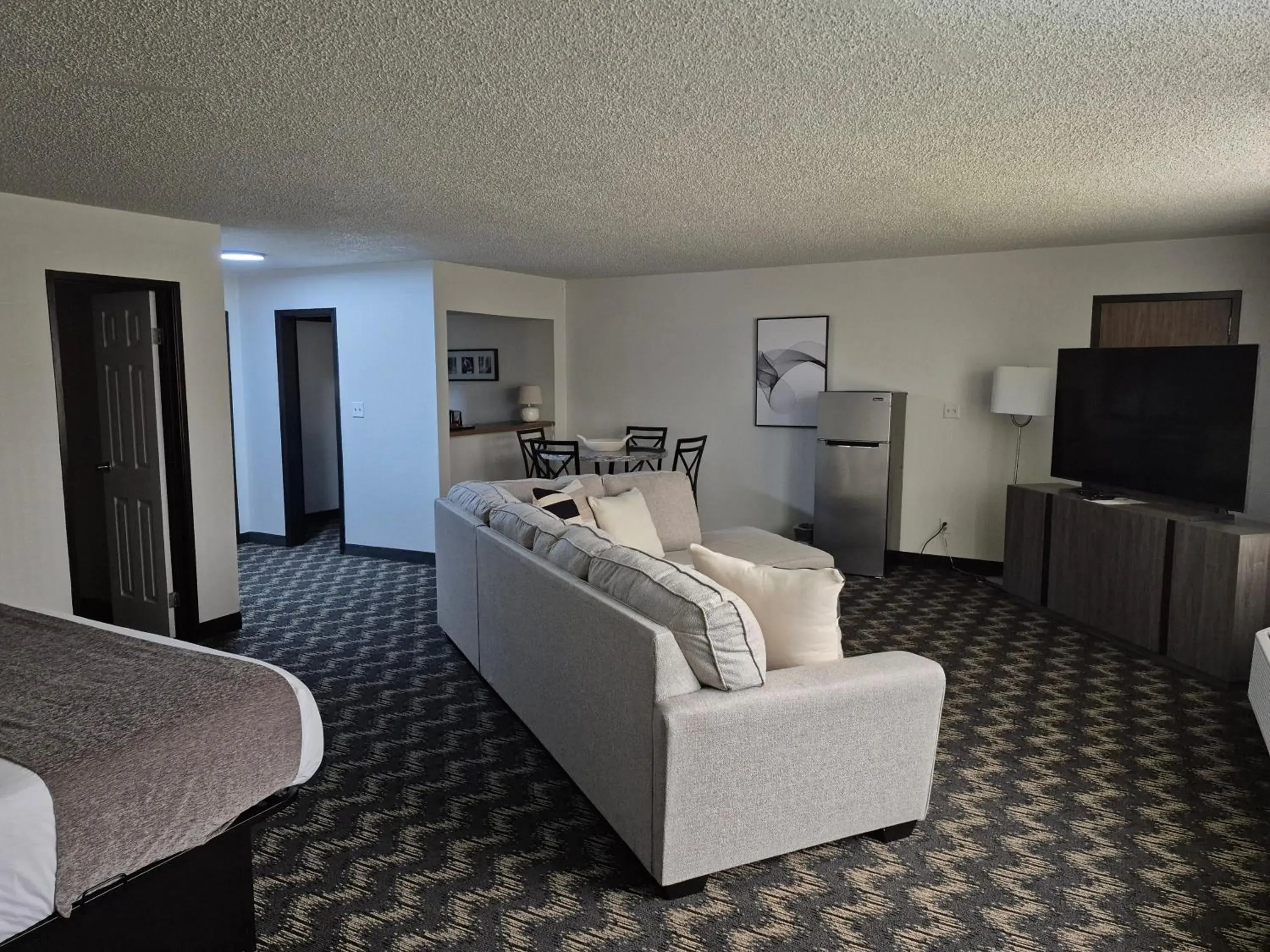 Living room in Abilene Whitten Inn Living room in Abilene Whitten Inn