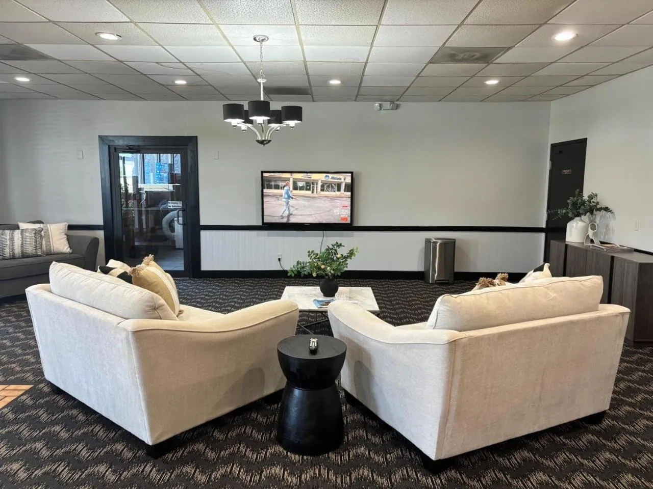 Communal lounge/ TV room in Abilene Whitten Inn