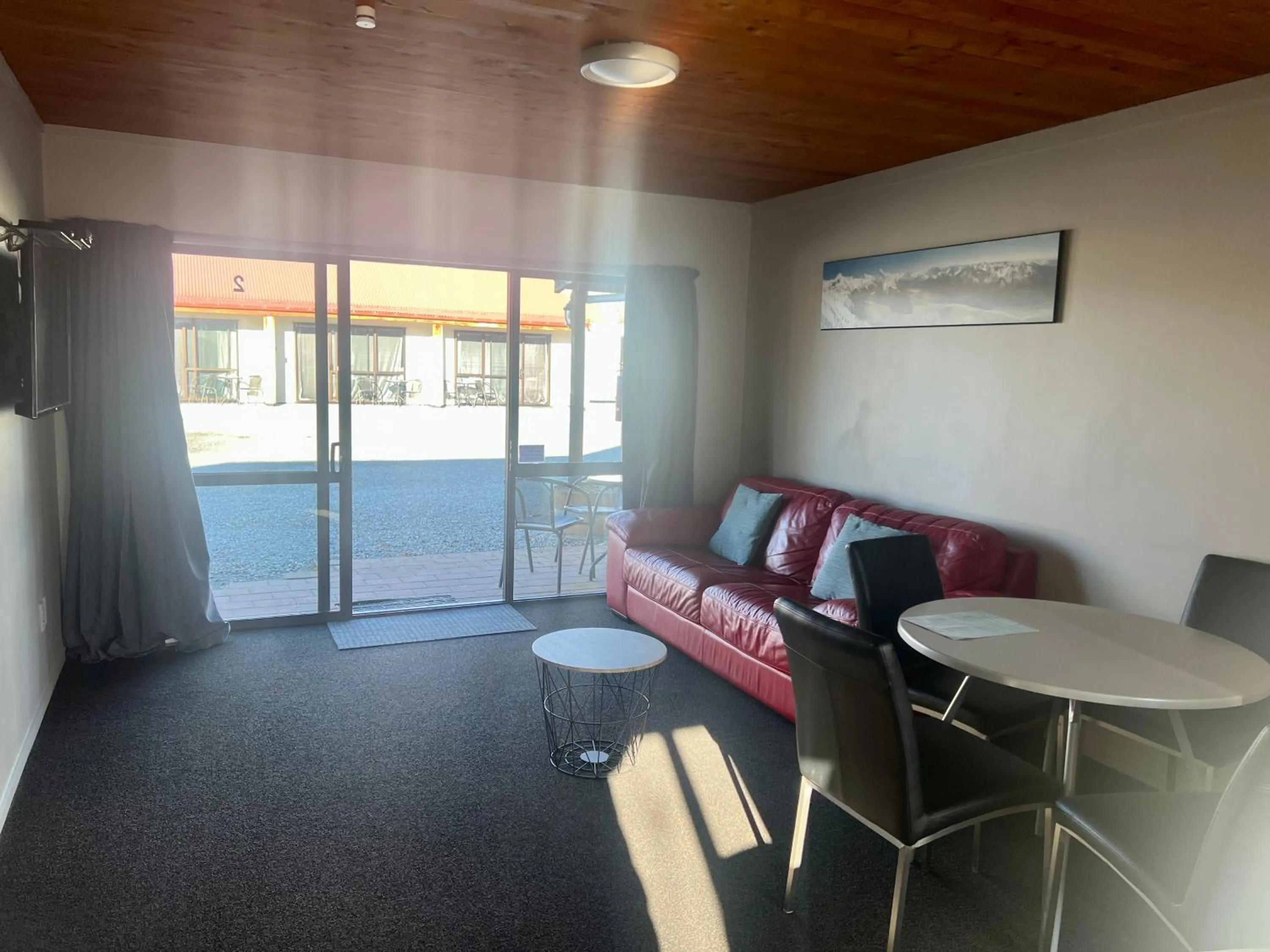 Living room in Pinewood Motels