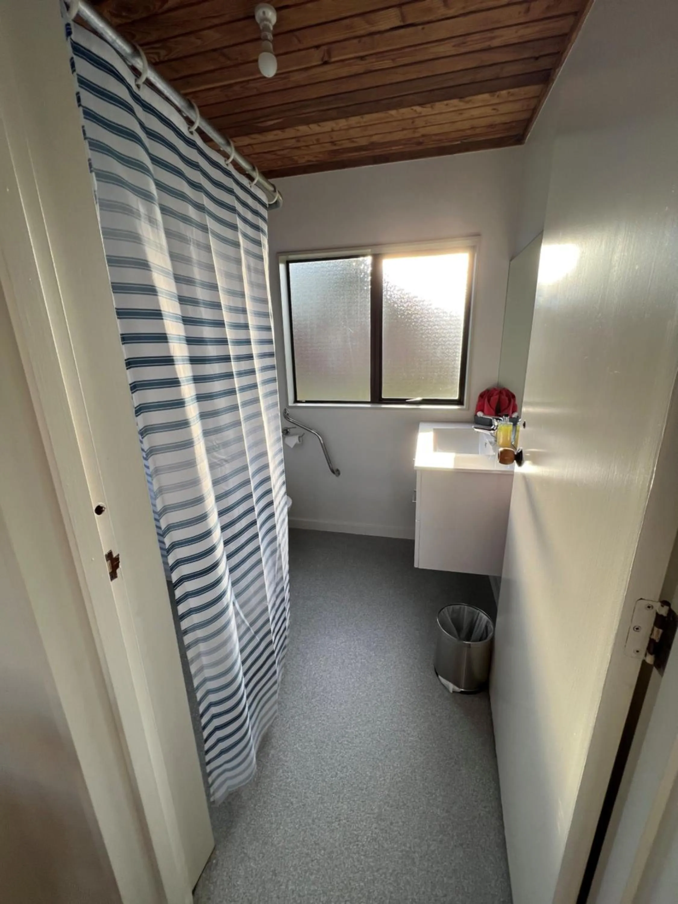 Bathroom in Pinewood Motels