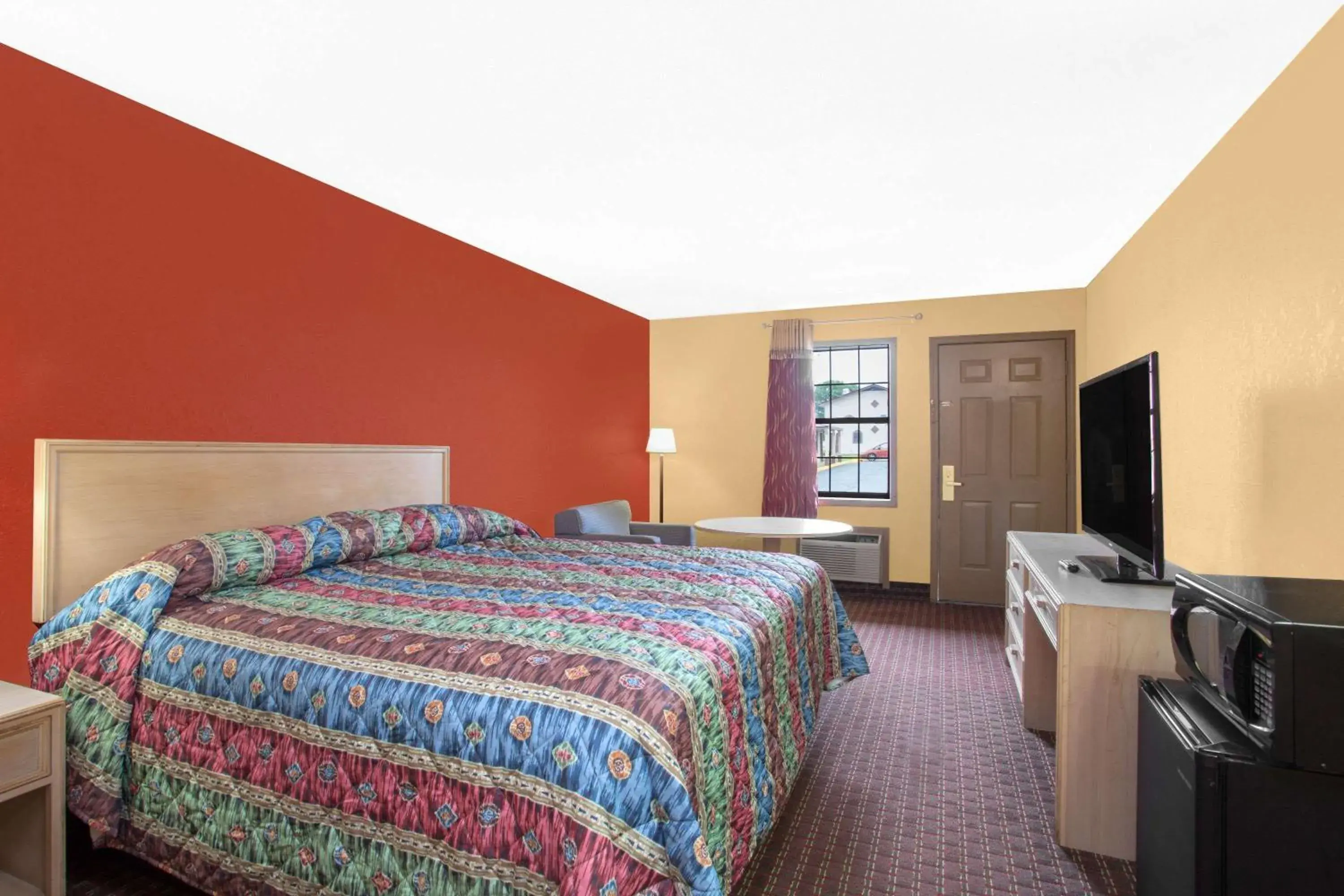 Photo of the whole room, Bed in Knights Inn Wildersville Photo of the whole room, Bed in Knights Inn Wildersville