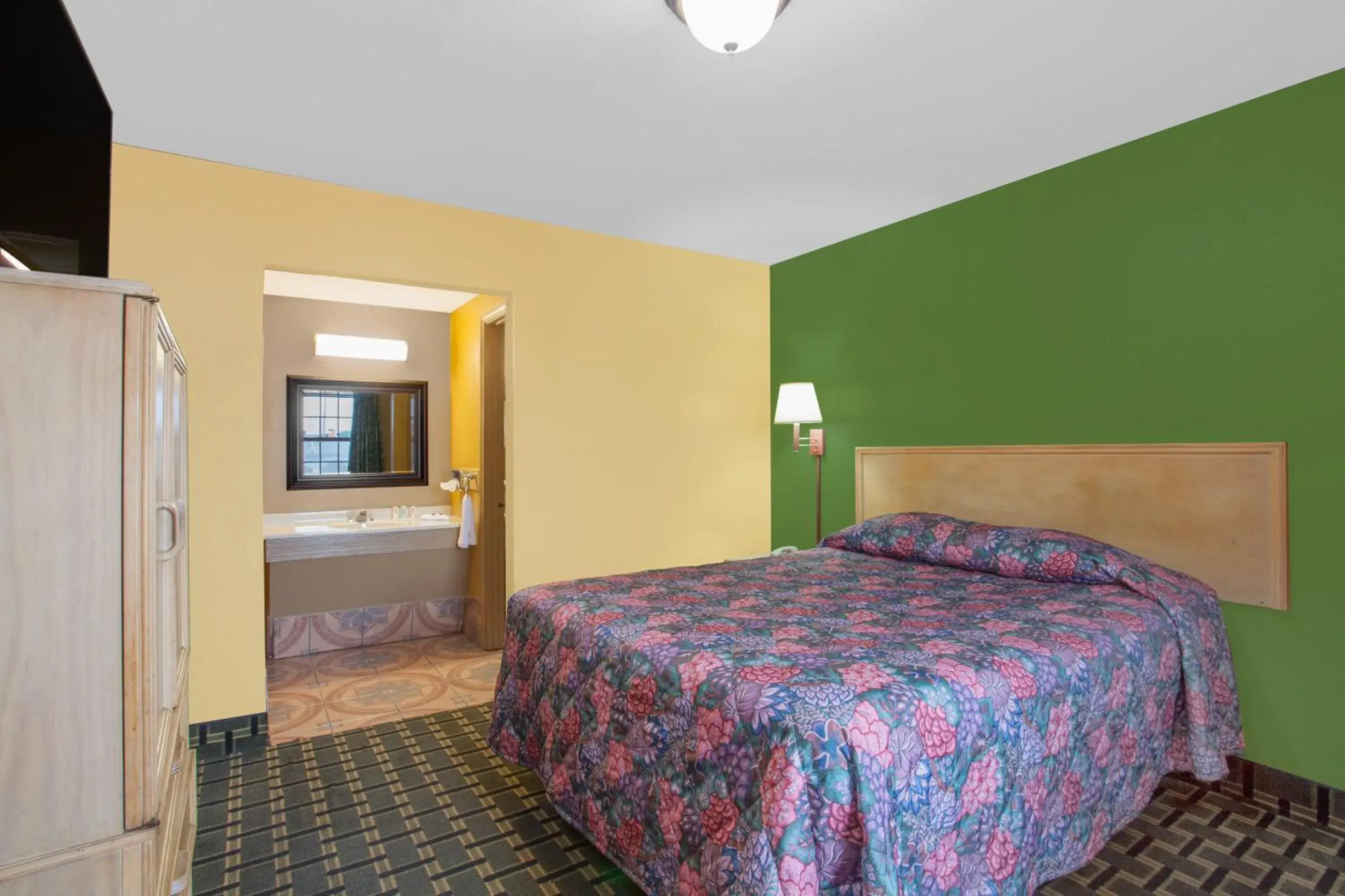 Photo of the whole room, Bed in Knights Inn Wildersville Photo of the whole room, Bed in Knights Inn Wildersville