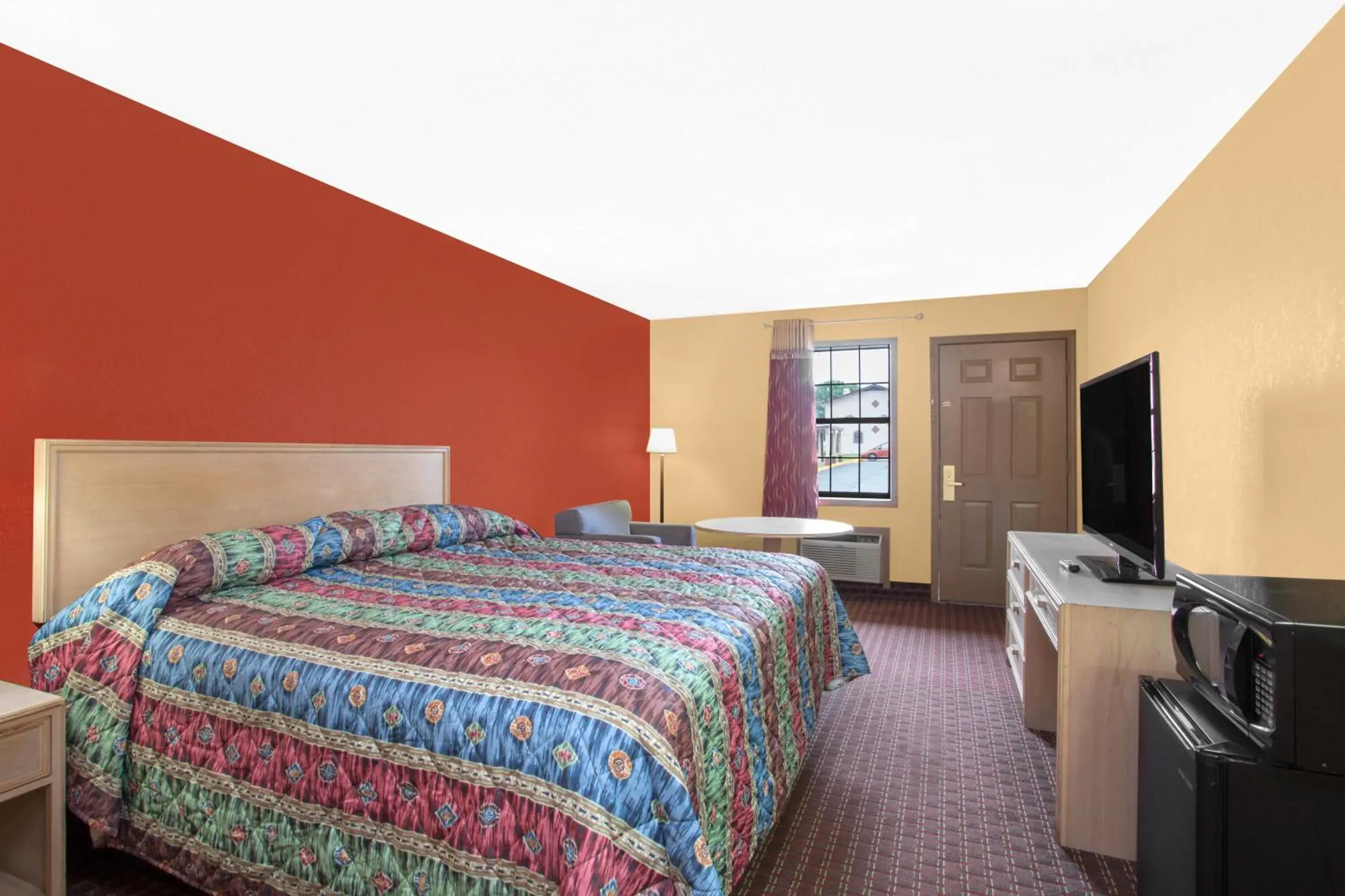 Photo of the whole room, Bed in Knights Inn Wildersville Photo of the whole room, Bed in Knights Inn Wildersville