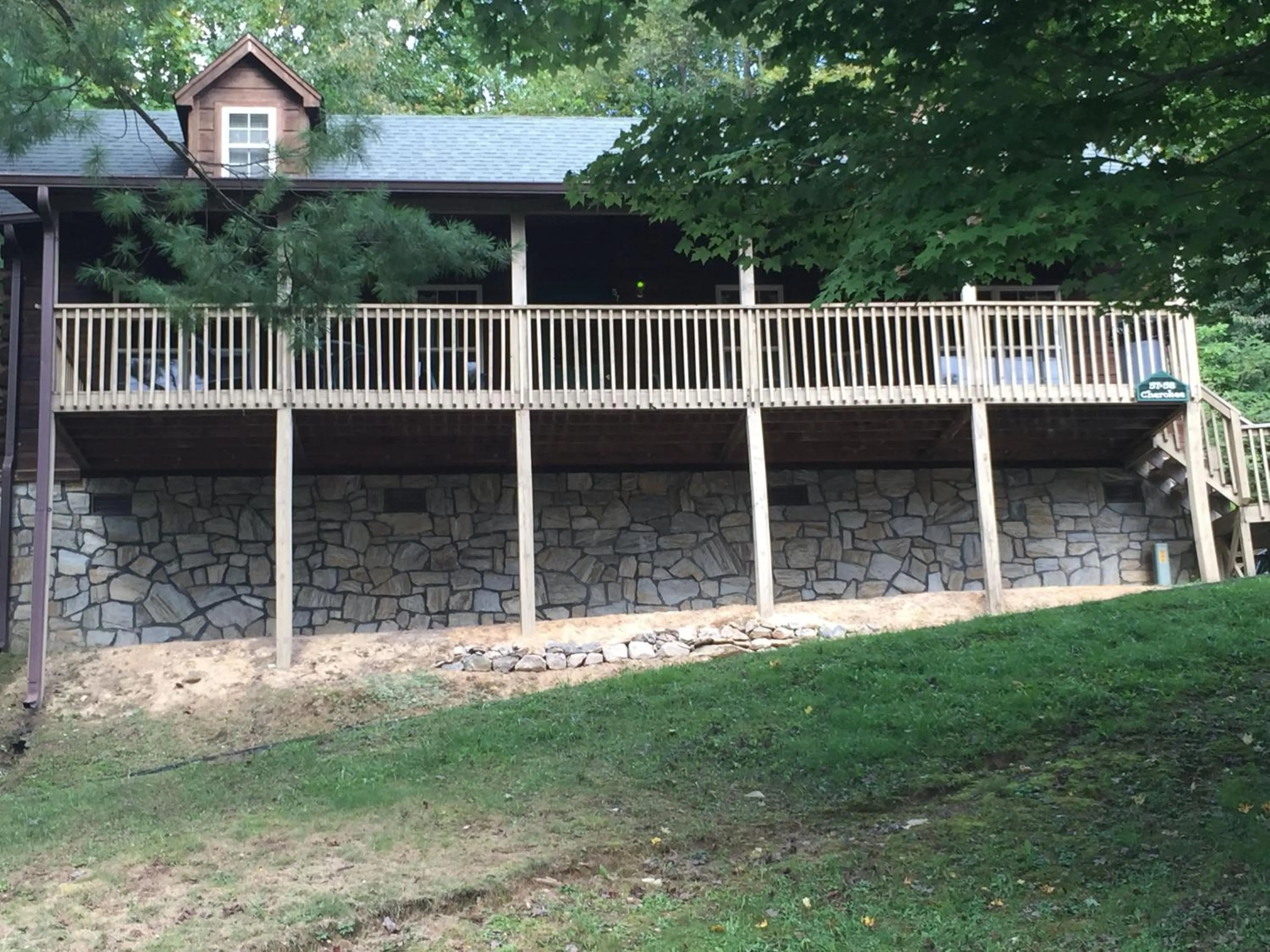 Balcony/Terrace in Highland Hills Motel & Cabins