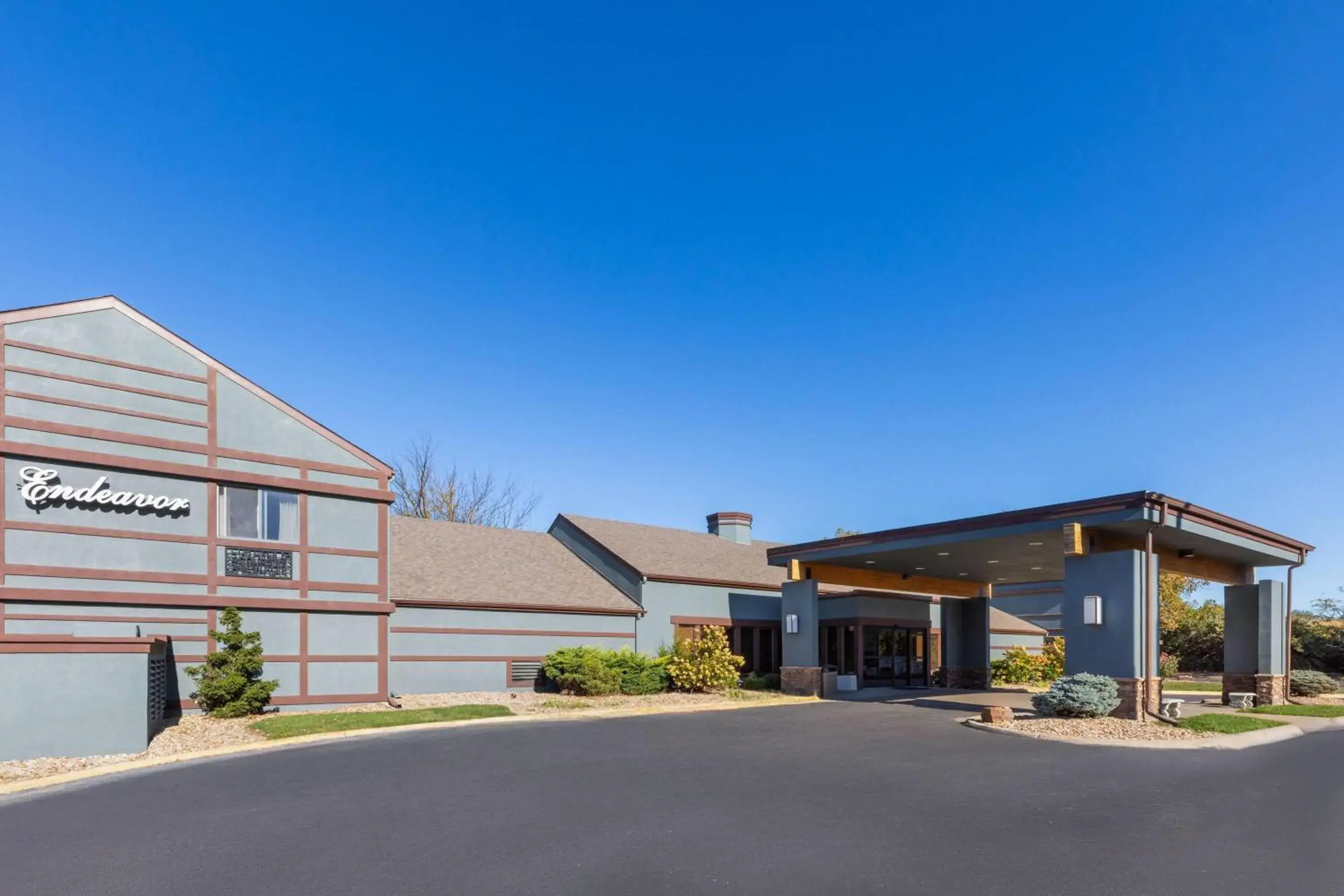 Property building in Endeavor Inn & Suites, Trademark Collection by Wyndham Property building in Endeavor Inn & Suites, Trademark Collection by Wyndham