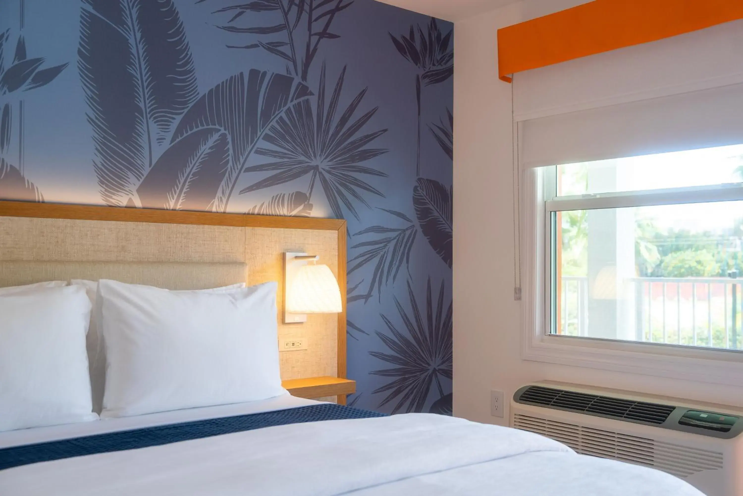 Bedroom, Bed in Sunshine Suites Resort Bedroom, Bed in Sunshine Suites Resort