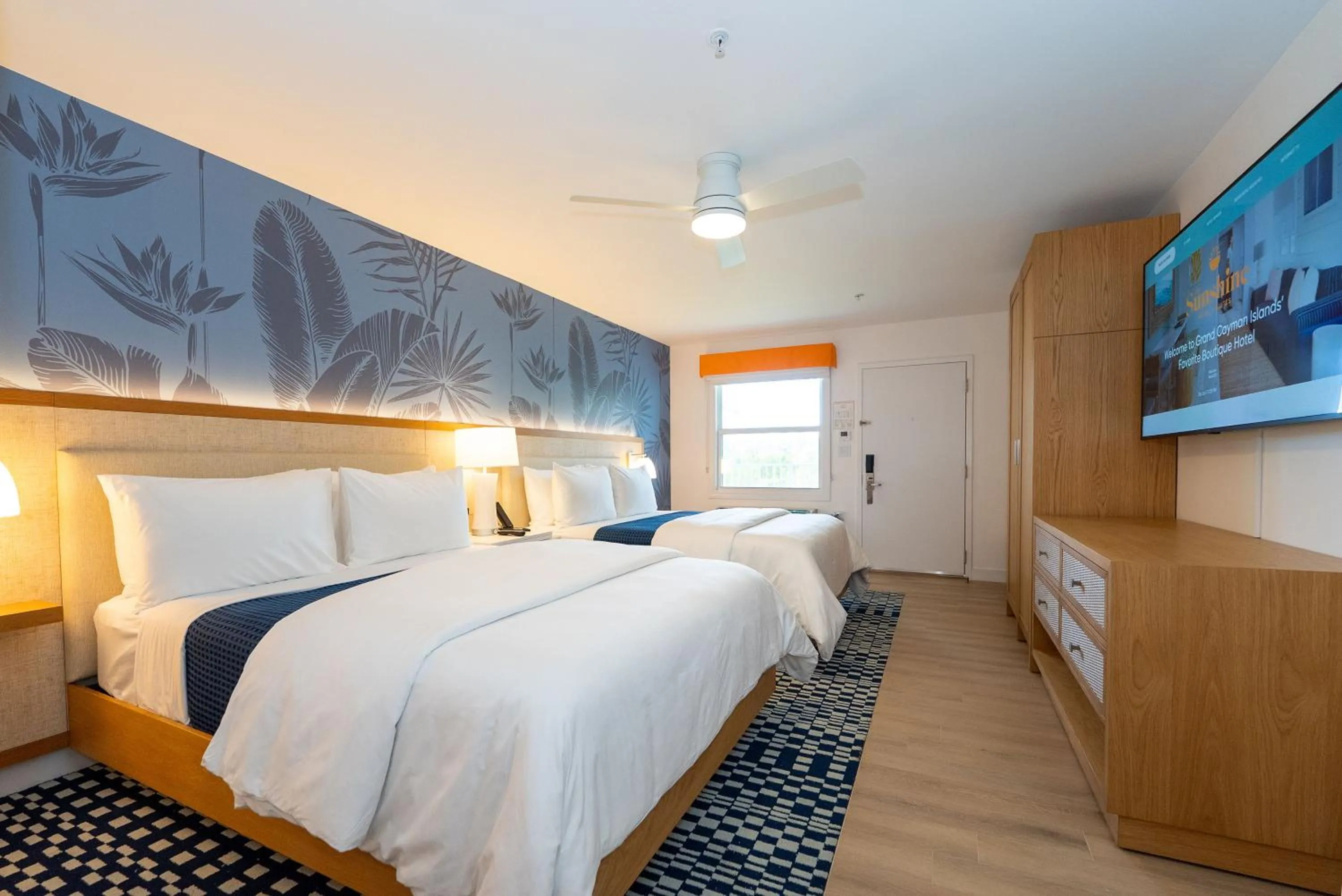 Photo of the whole room, Bed in Sunshine Suites Resort