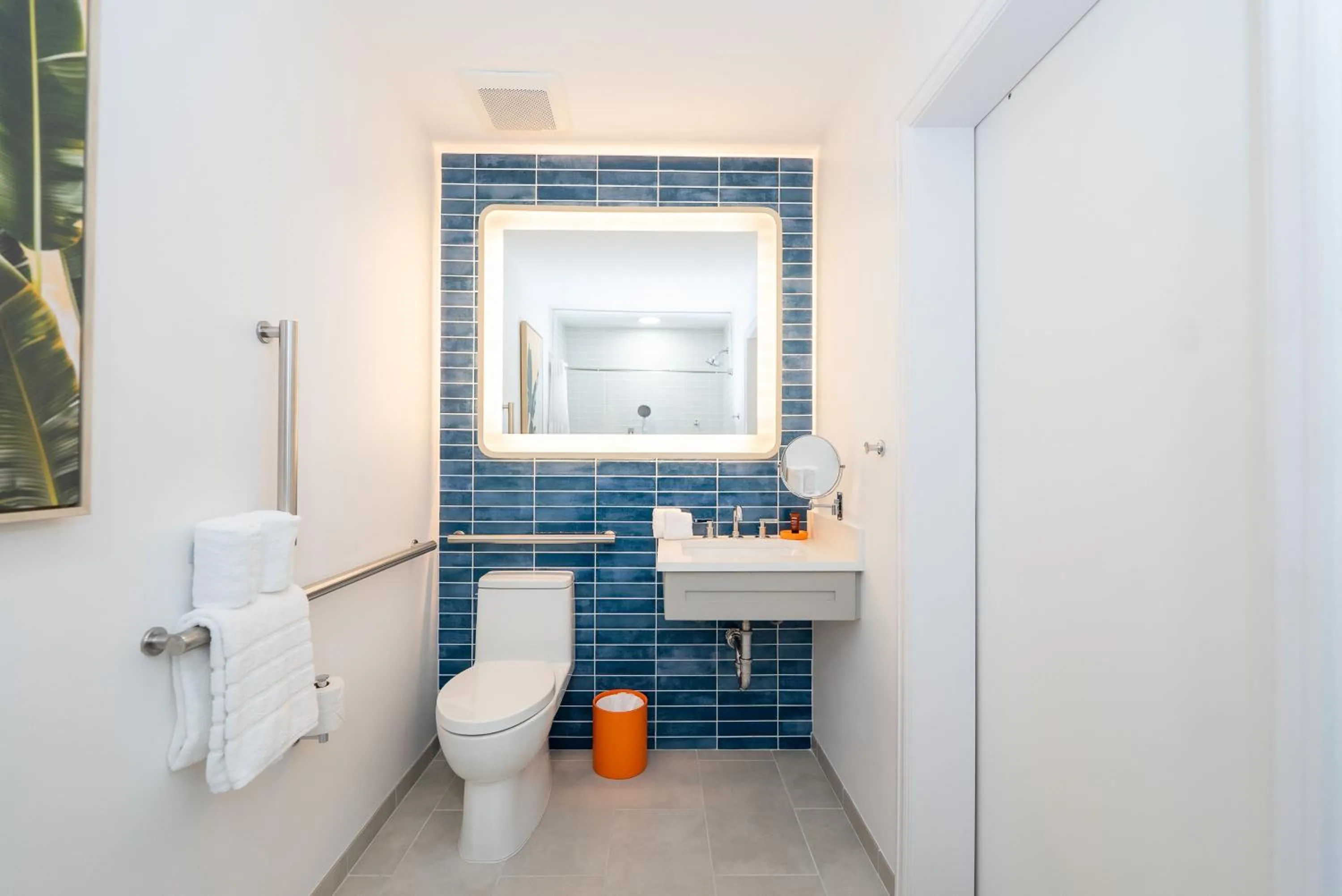 Bathroom in Sunshine Suites Resort