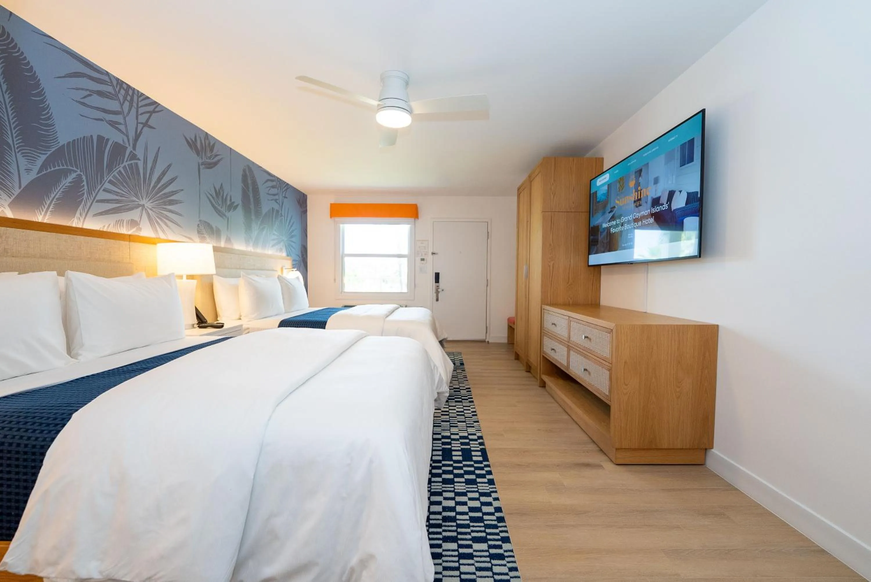 Photo of the whole room, Bed in Sunshine Suites Resort