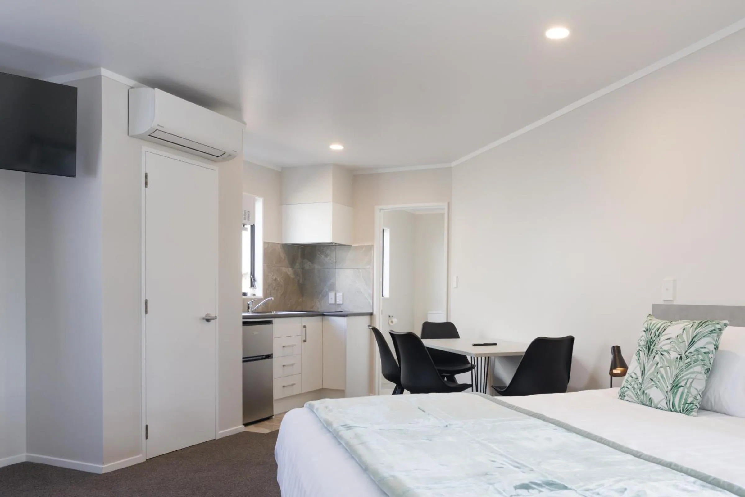 Bedroom, Bed in BK's Pohutukawa Lodge
