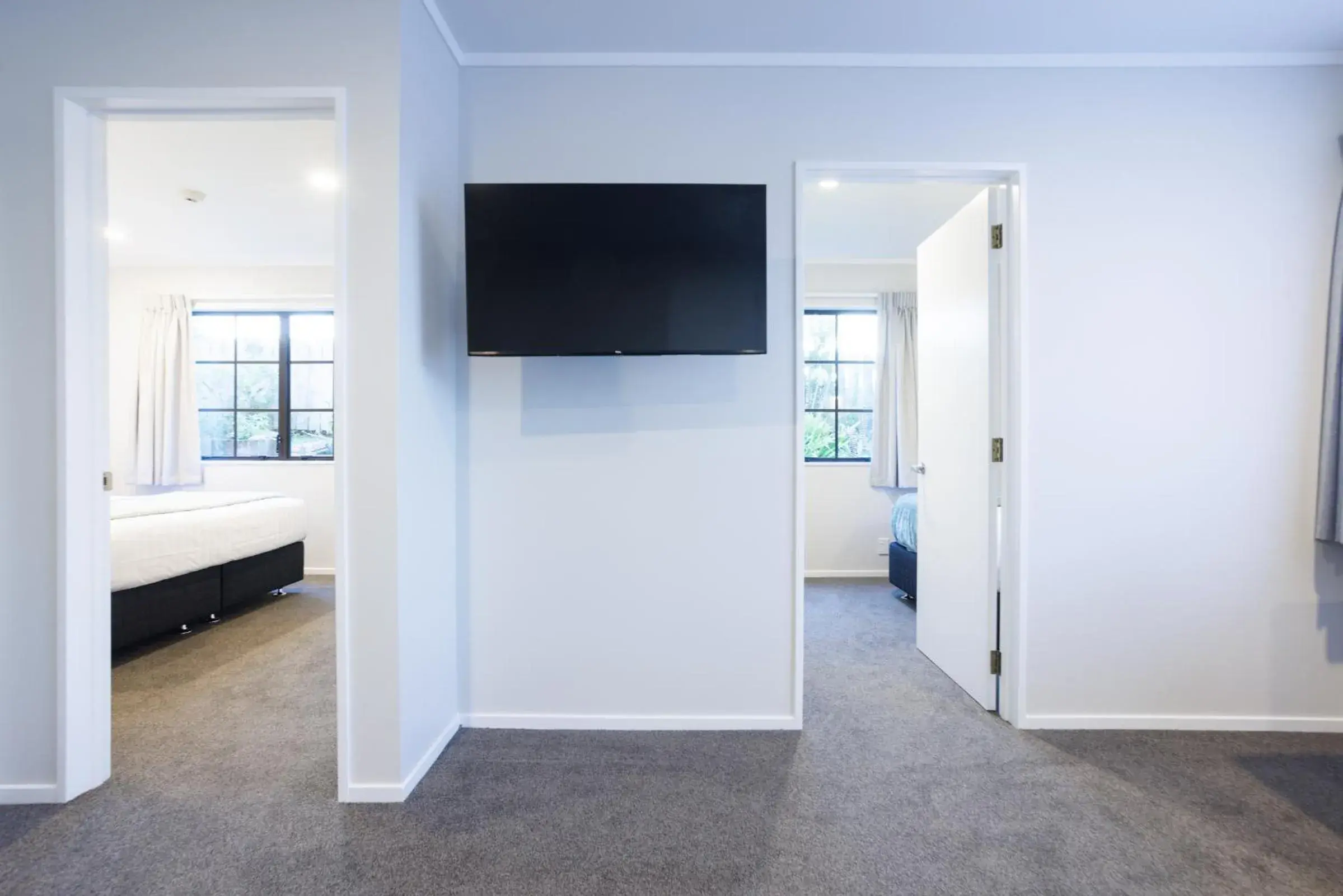 TV and multimedia, Bed in BK's Pohutukawa Lodge TV and multimedia, Bed in BK's Pohutukawa Lodge