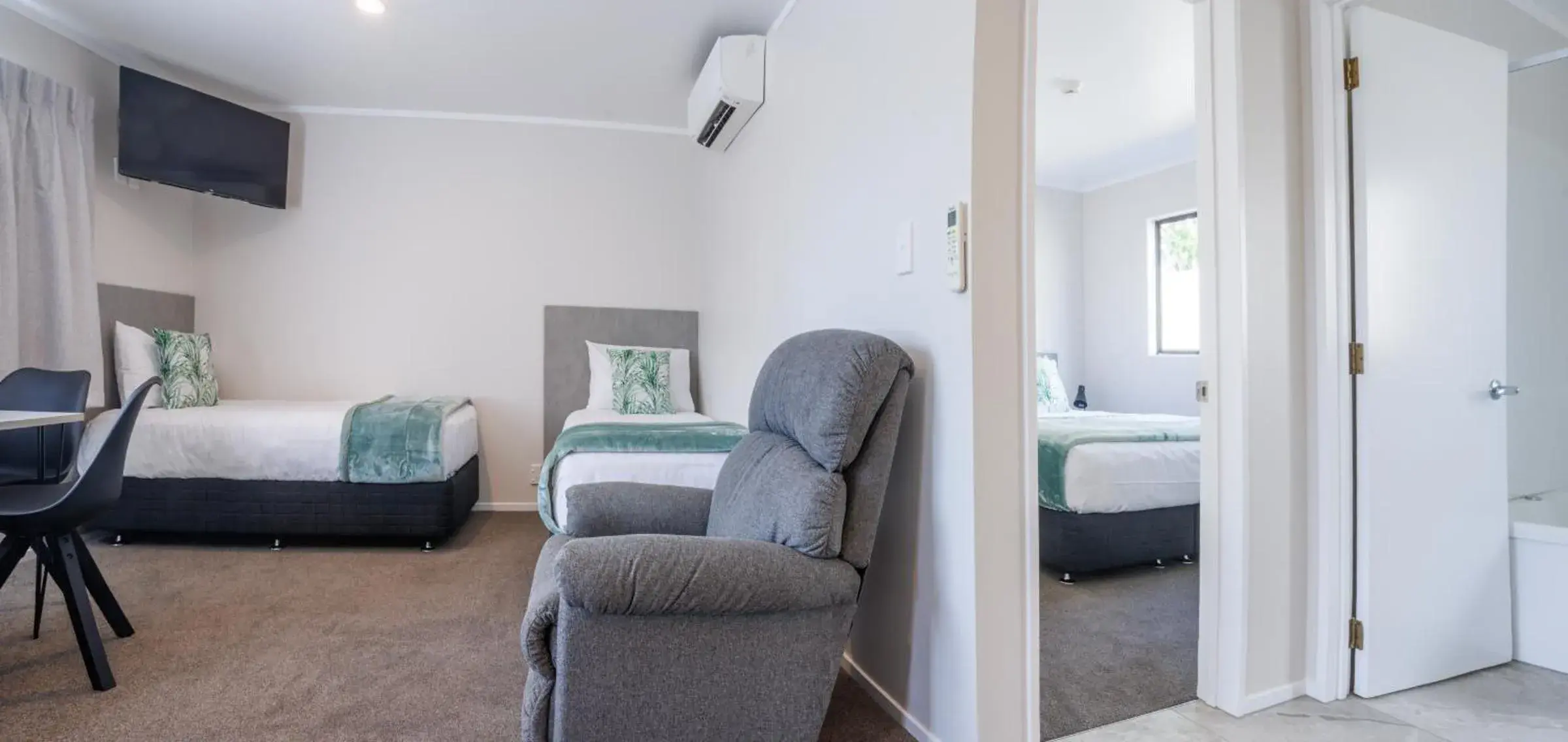 Living room, Bed in BK's Pohutukawa Lodge Living room, Bed in BK's Pohutukawa Lodge