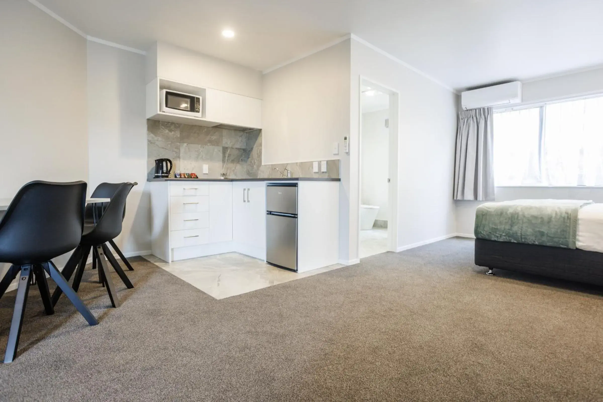 Living room in BK's Pohutukawa Lodge Living room in BK's Pohutukawa Lodge