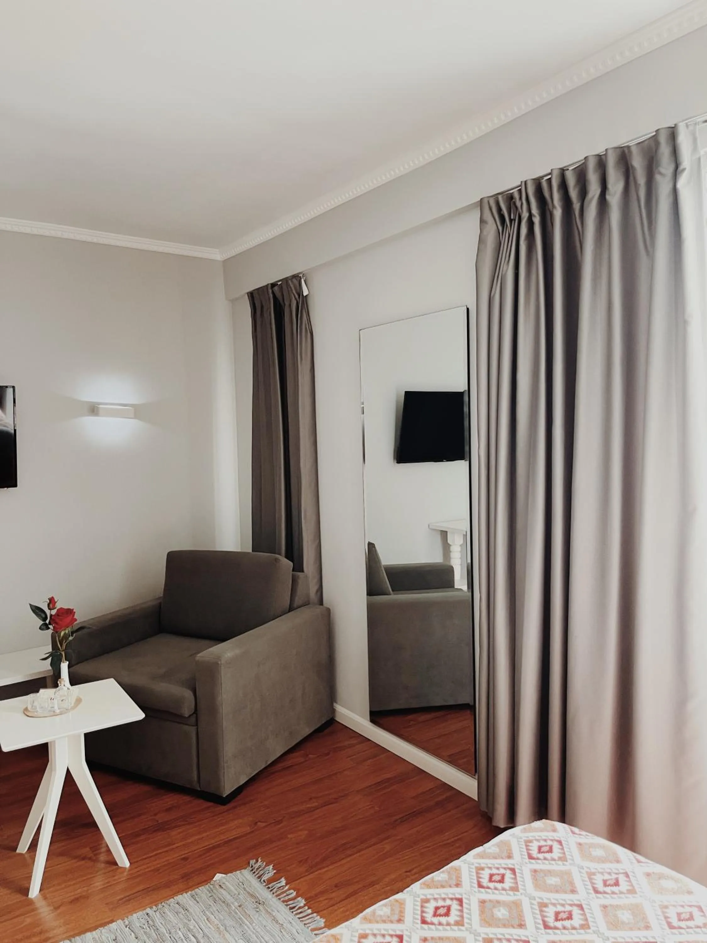 Seating area in Ruby Palace