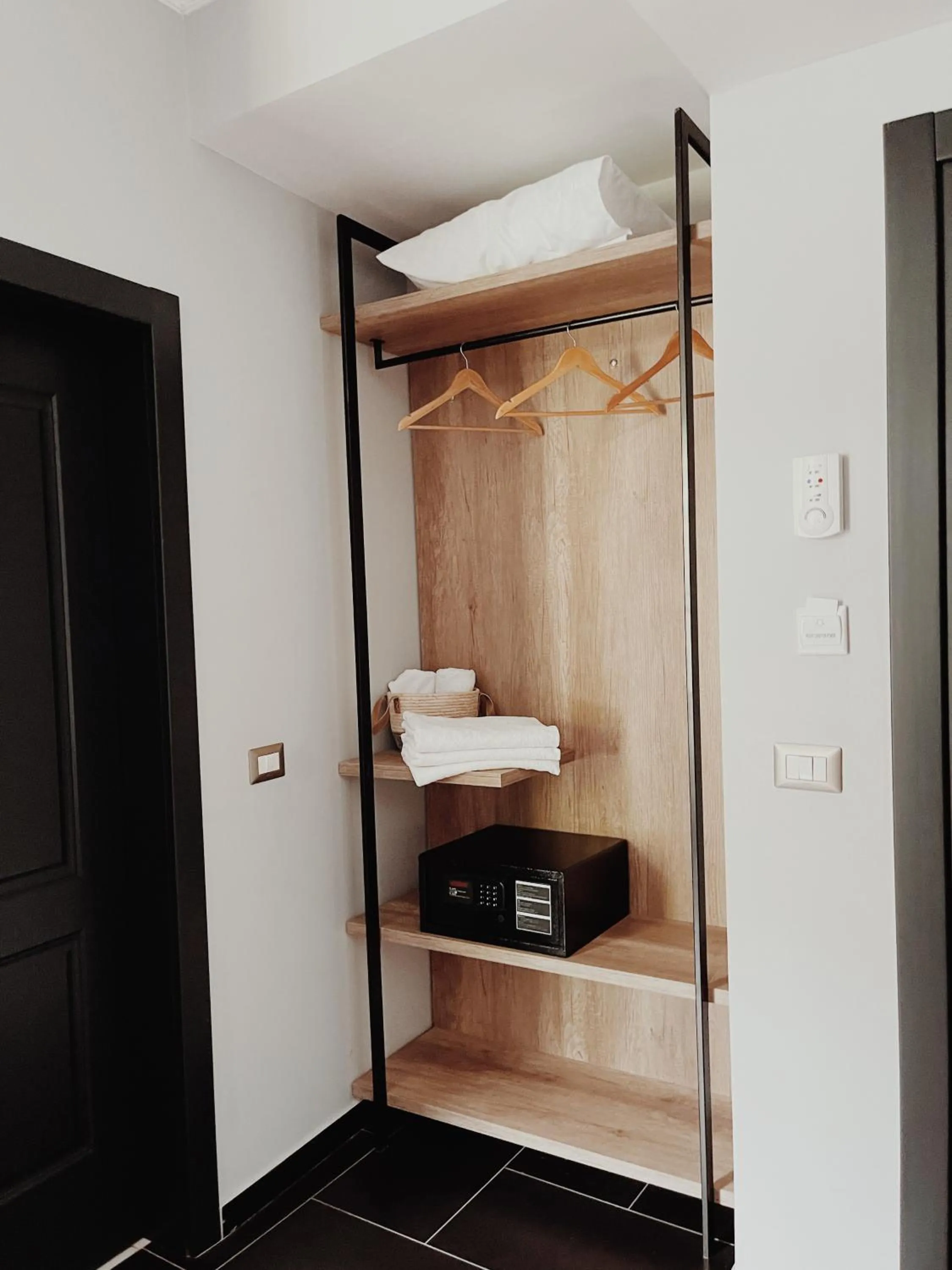 wardrobe in Ruby Palace