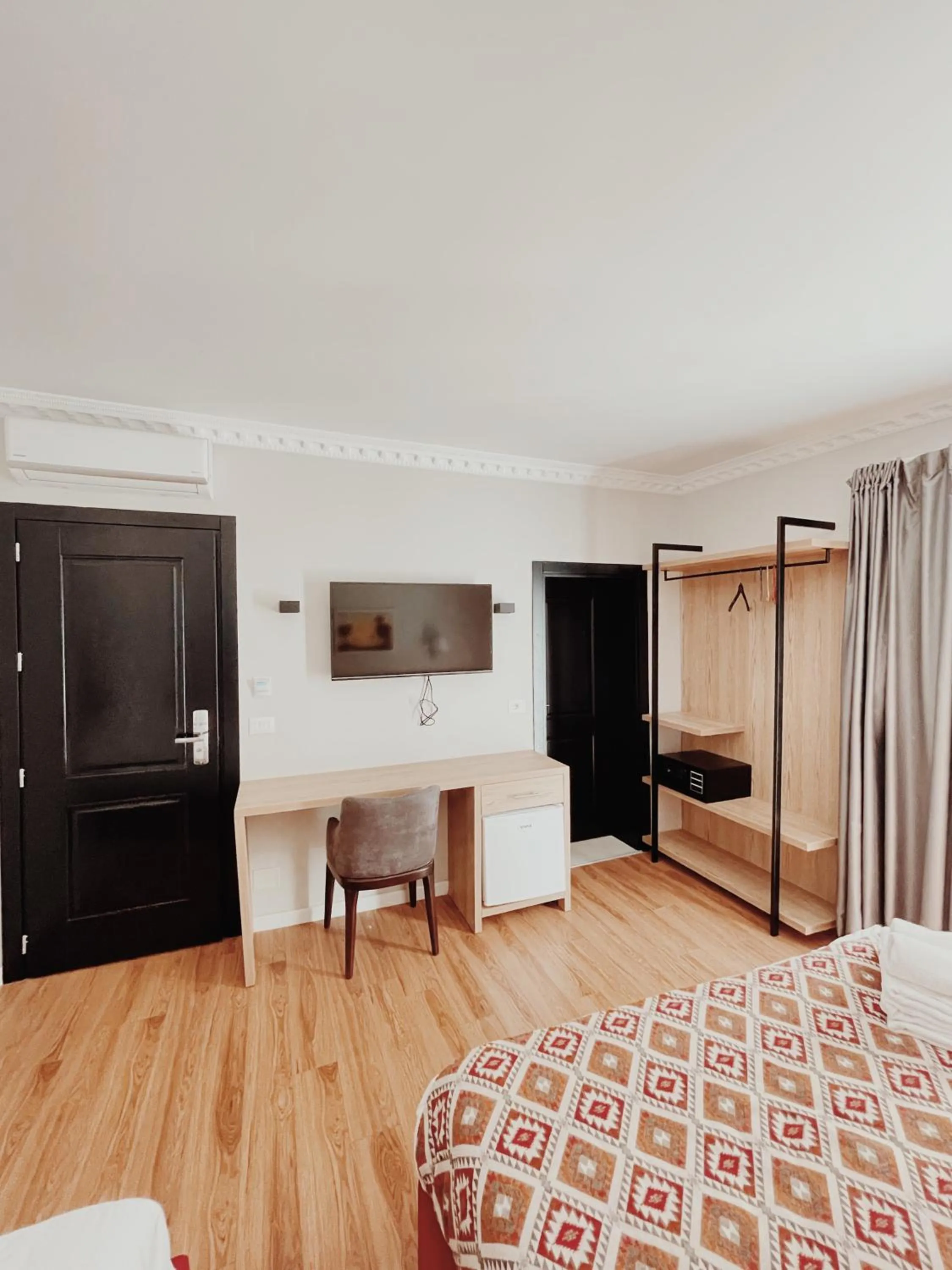 Bedroom, Bed in Ruby Palace