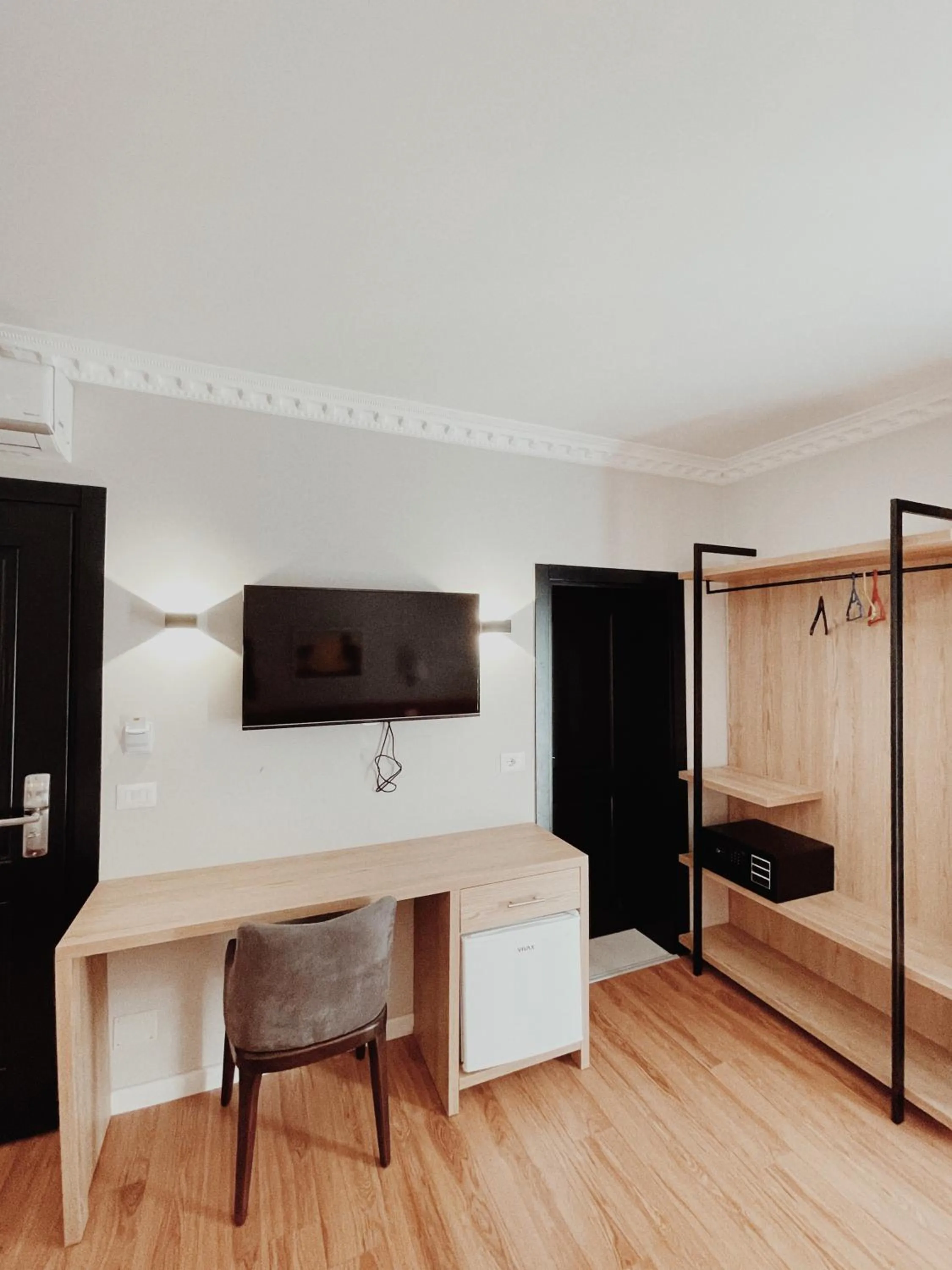 wardrobe in Ruby Palace