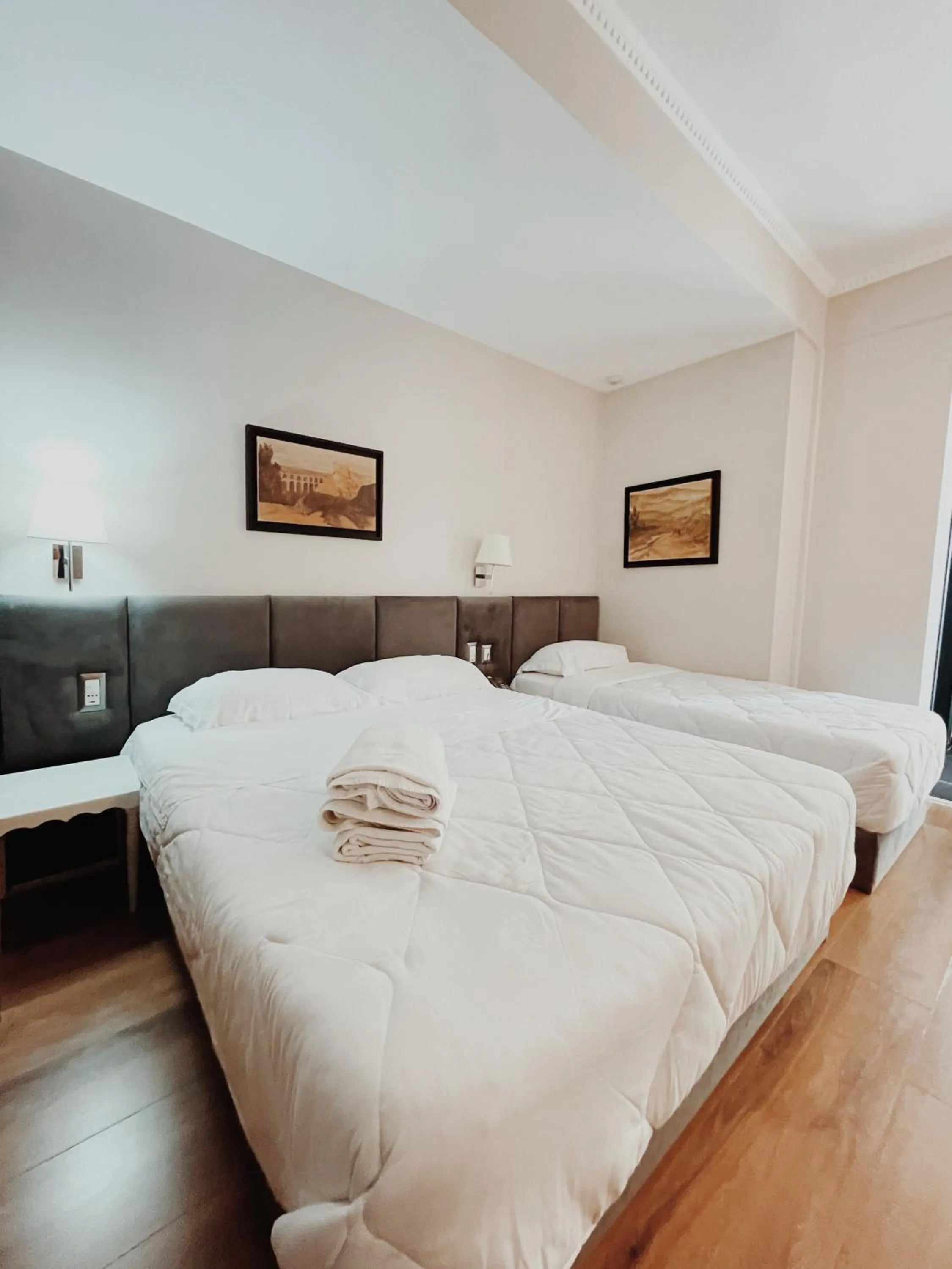 Bedroom, Bed in Ruby Palace