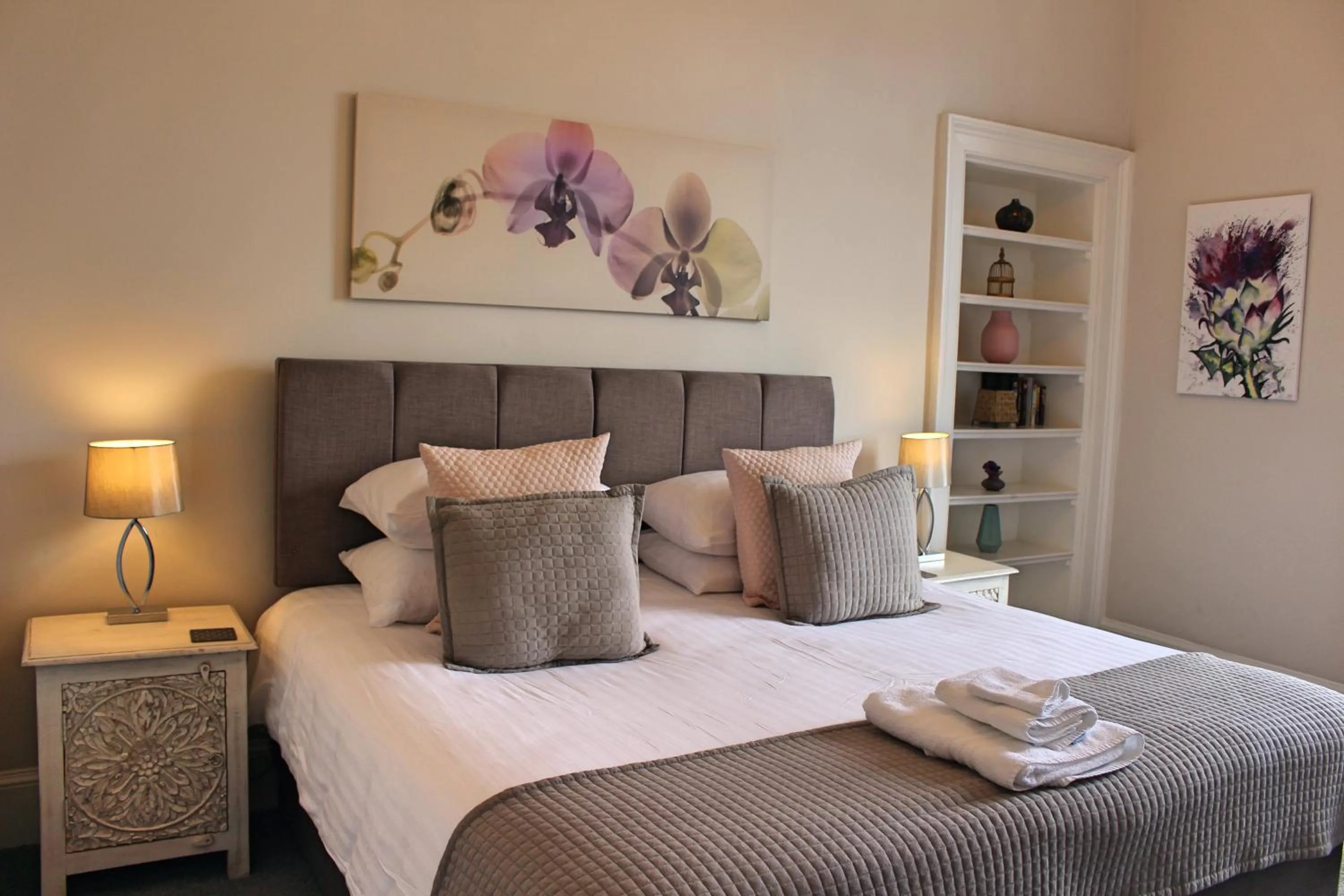 Bed in Kirk View Apartment
