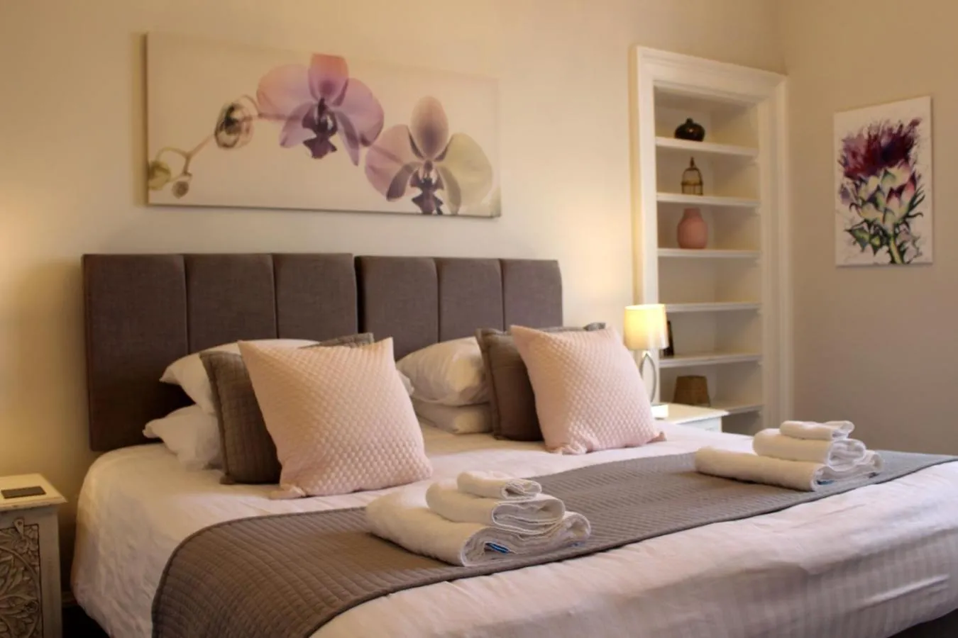 Bed in Kirk View Apartment