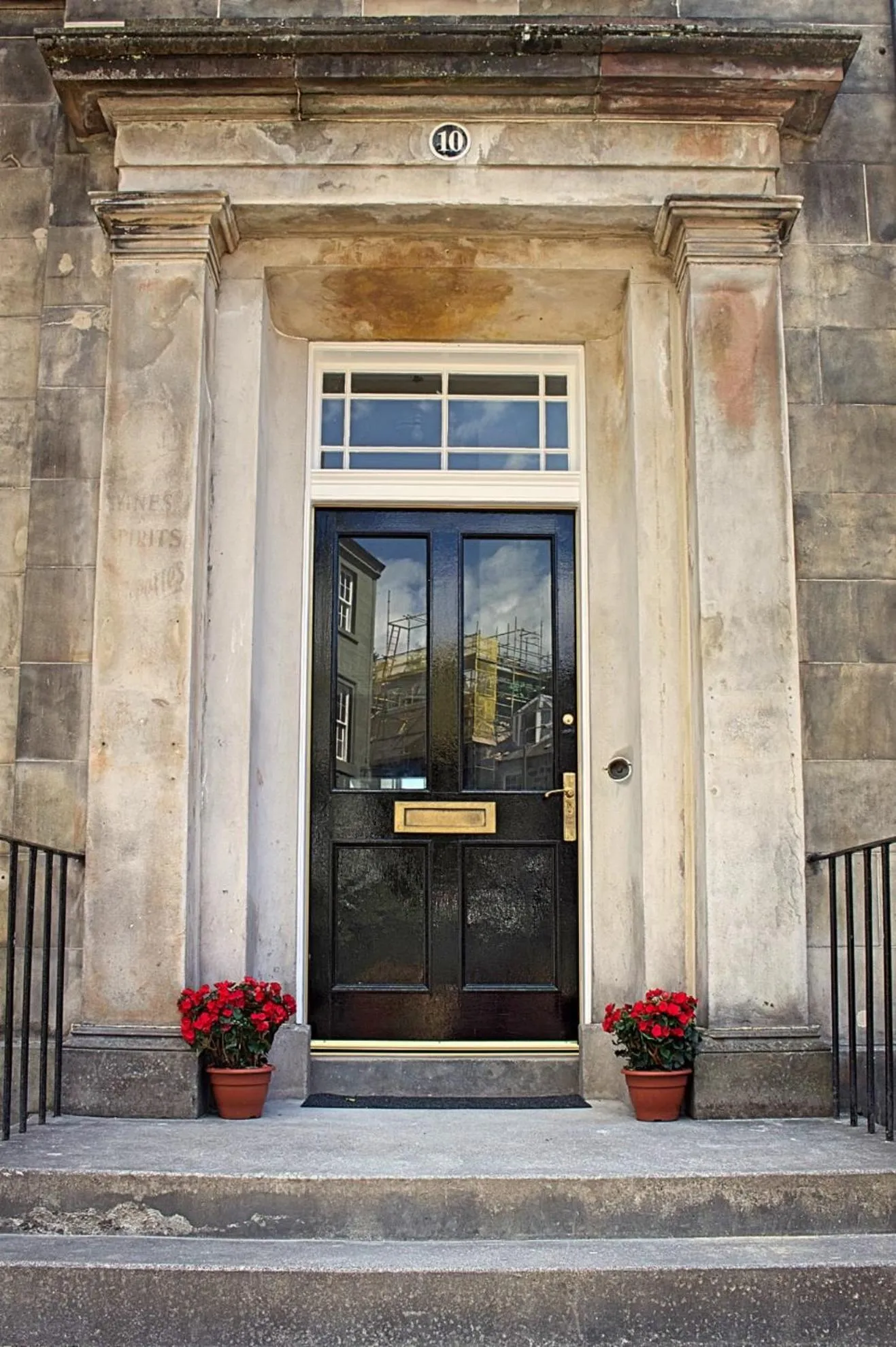 Facade/entrance in Kirk View Apartment