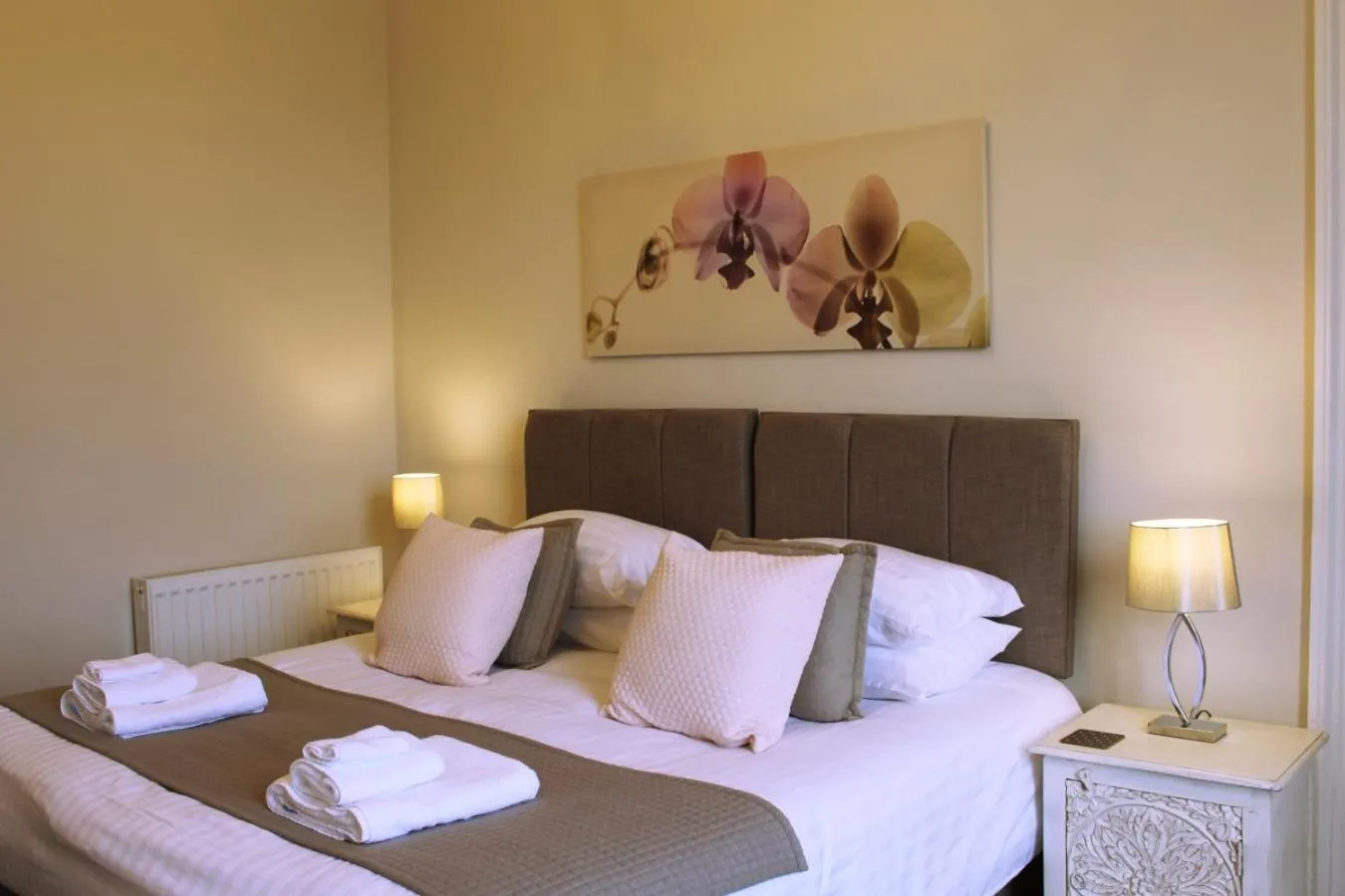 Bed in Kirk View Apartment