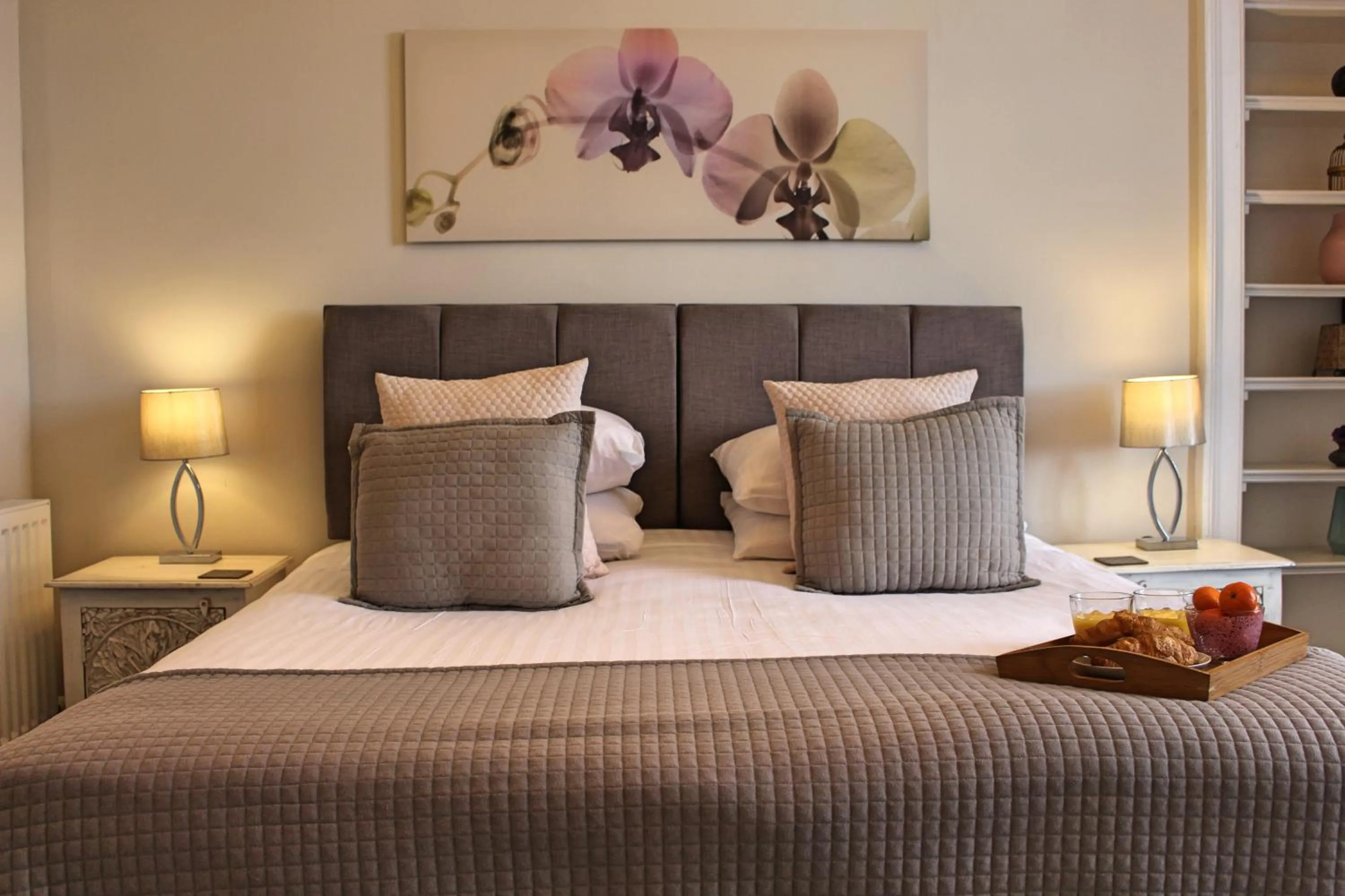 Bed in Kirk View Apartment