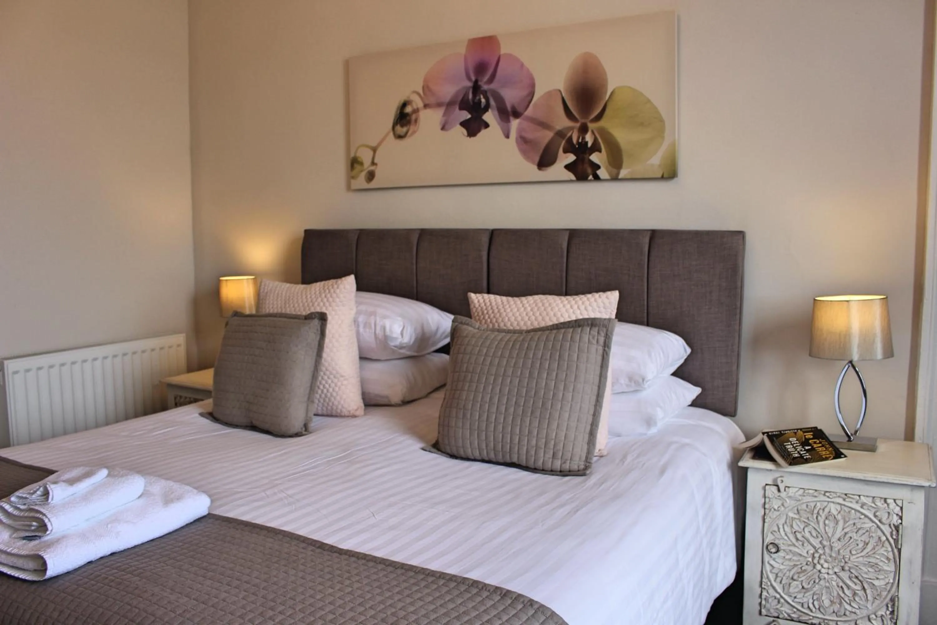 Bed in Kirk View Apartment