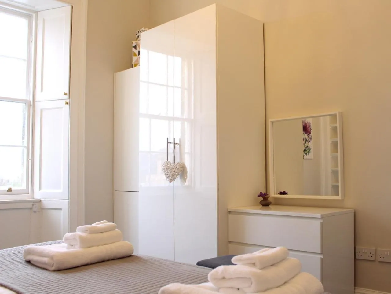 Bedroom in Kirk View Apartment