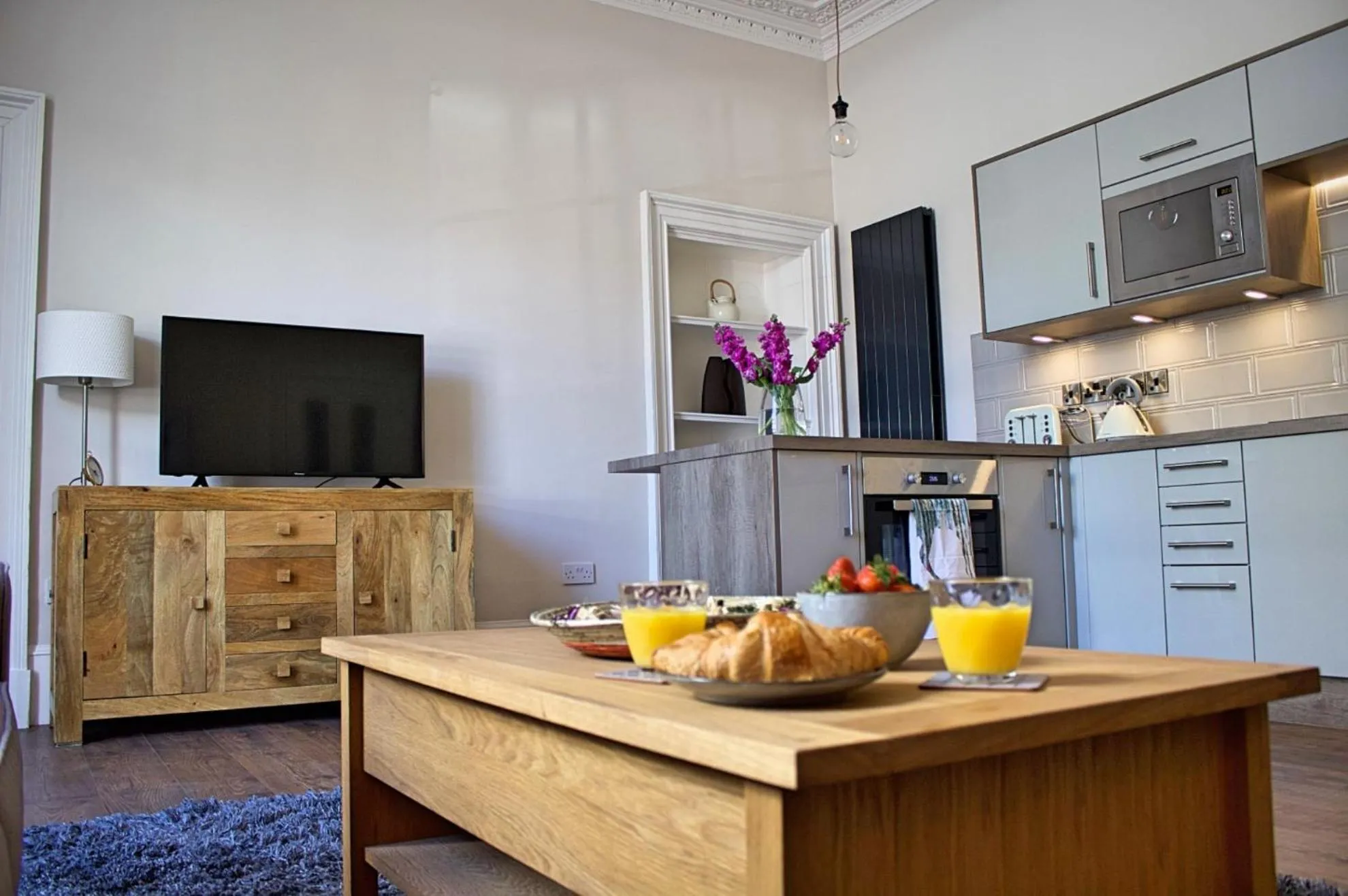 TV and multimedia in Kirk View Apartment