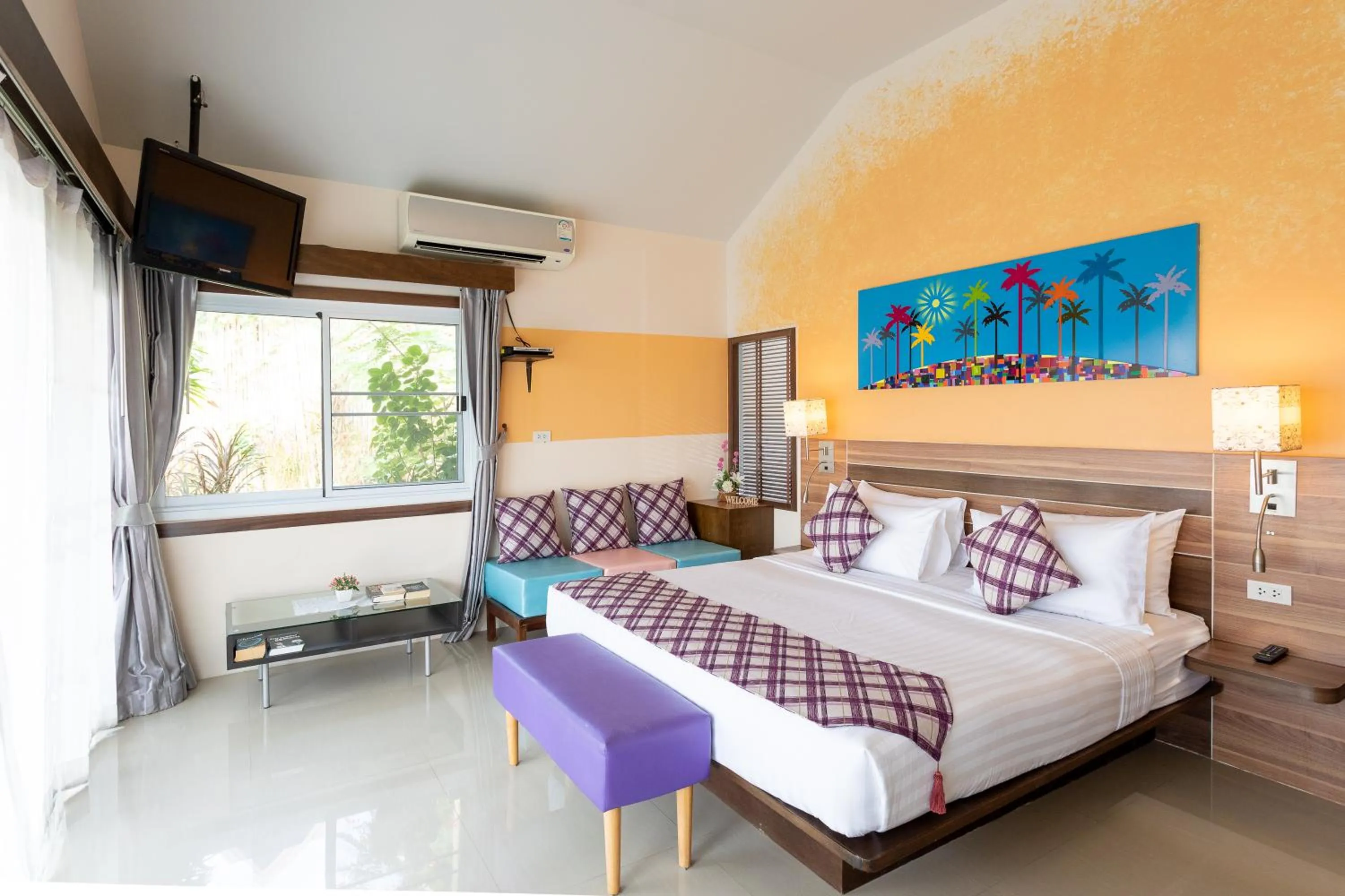 Photo of the whole room, Bed in Palm Coco Mantra