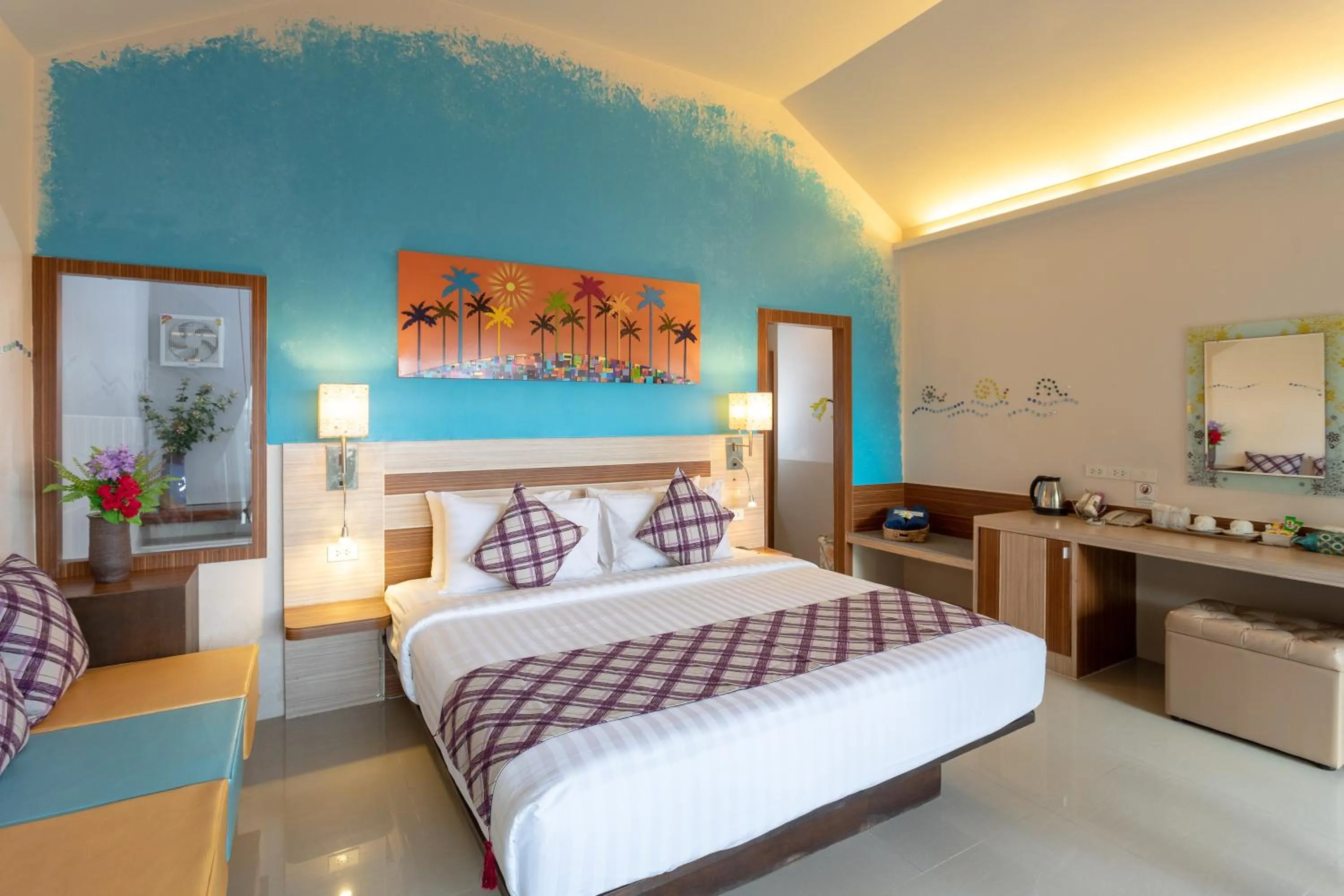 Photo of the whole room, Bed in Palm Coco Mantra