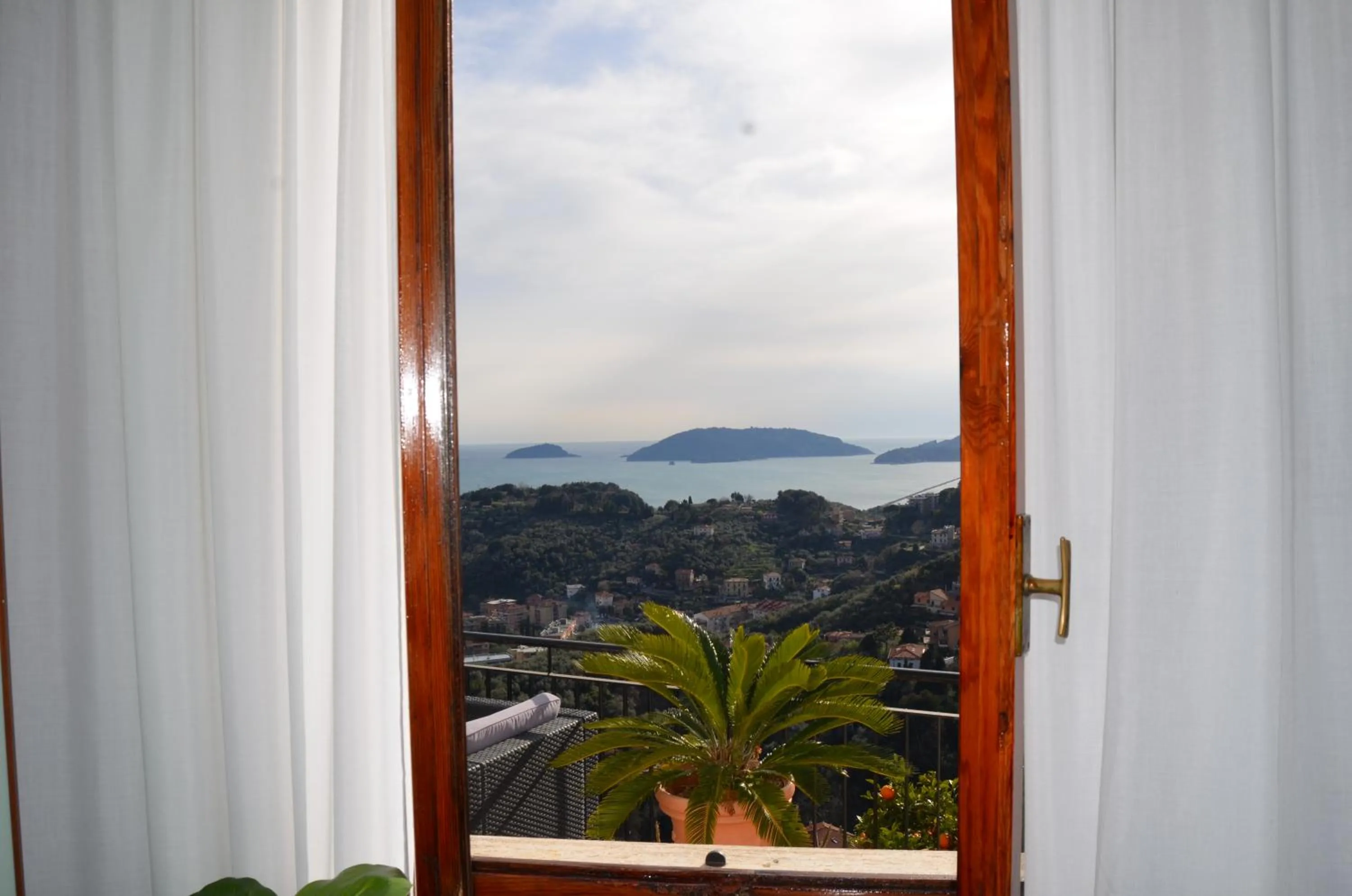 Sea view in LA CASTELLANA Una Finestra sul Mare- Air Conditioned