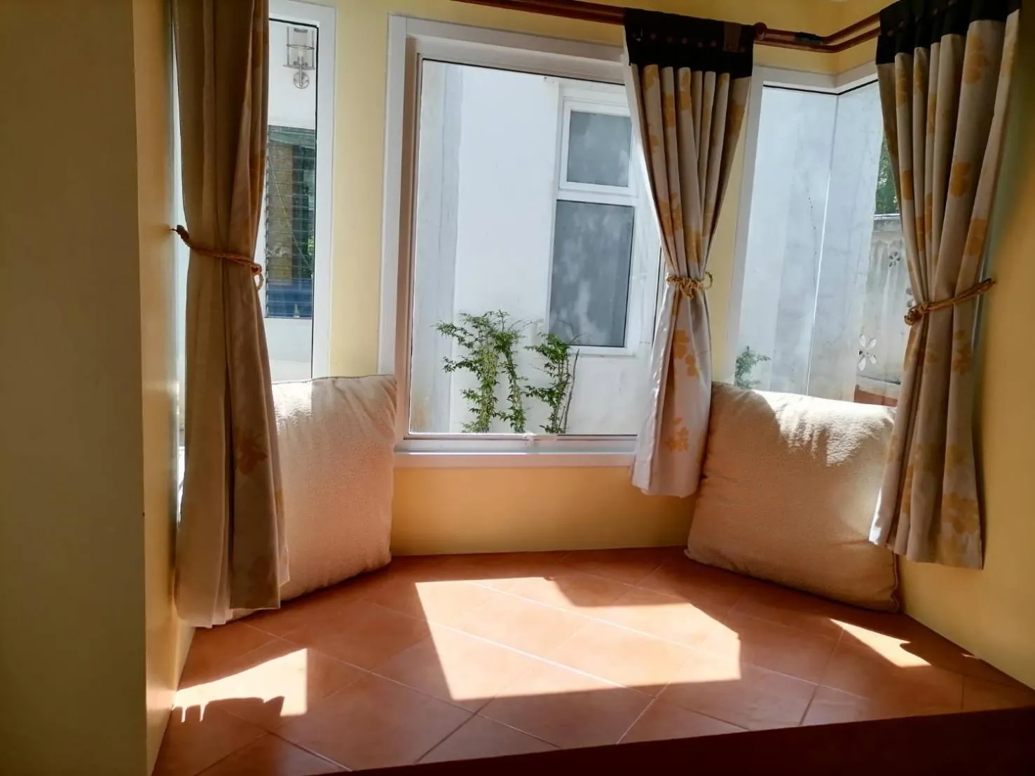 Baanmontra Beach Resort - Bankrut