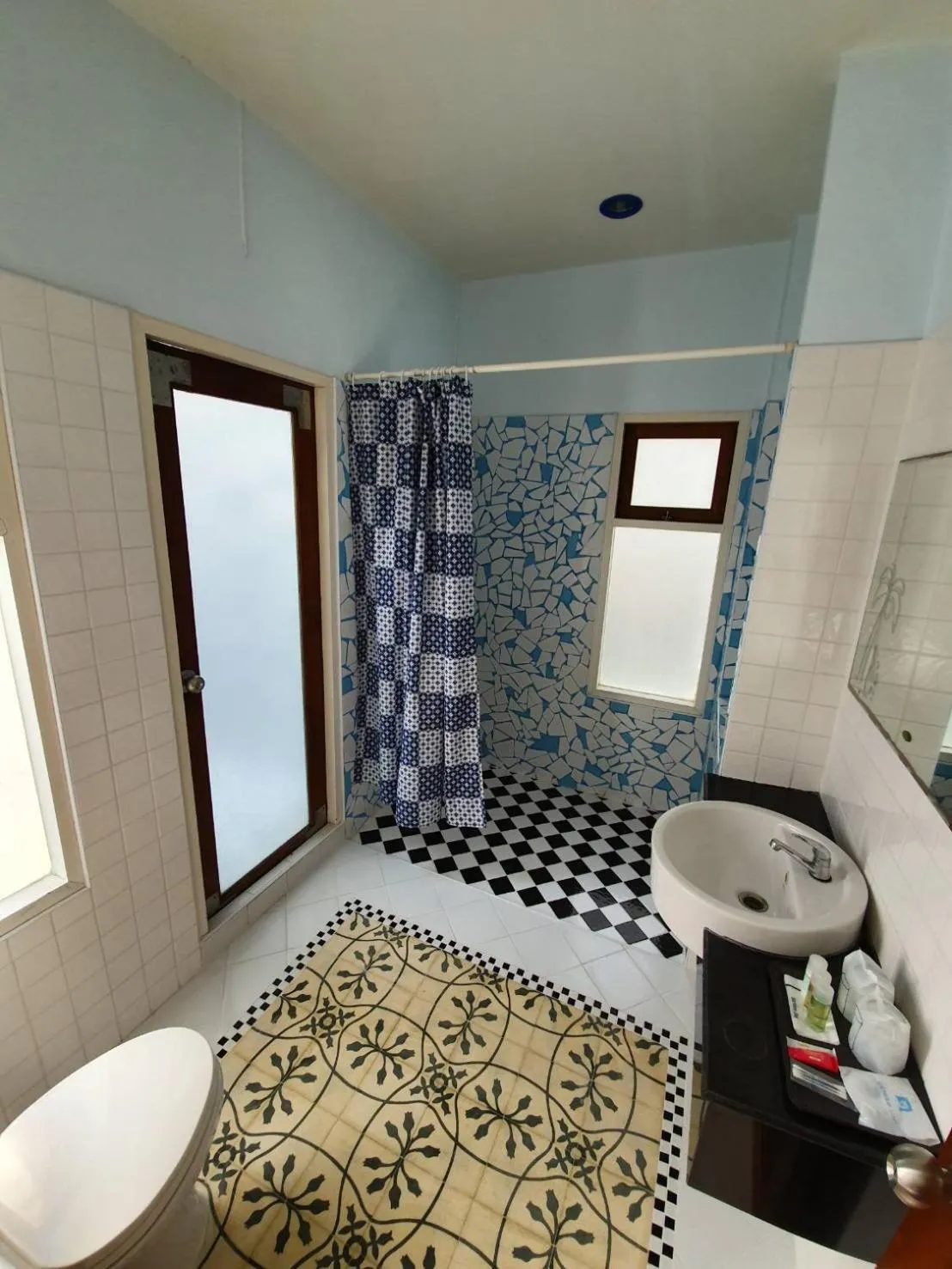 Baanmontra Beach Resort - Bankrut