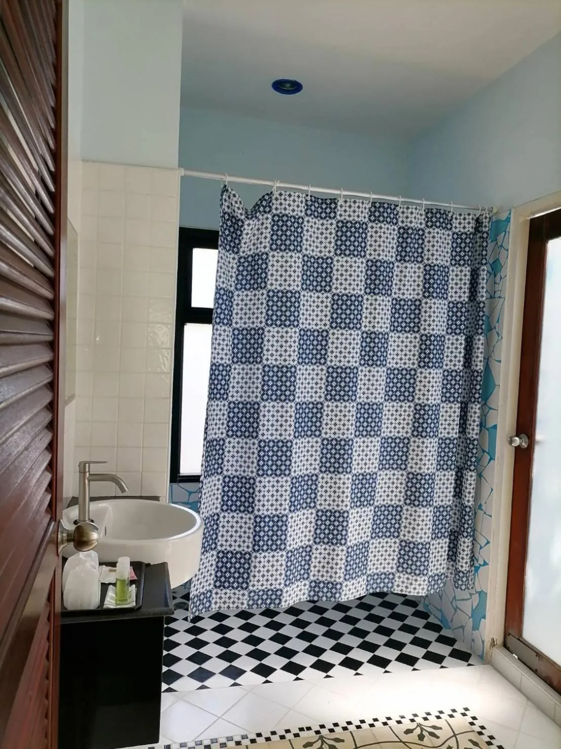 Baanmontra Beach Resort - Bankrut