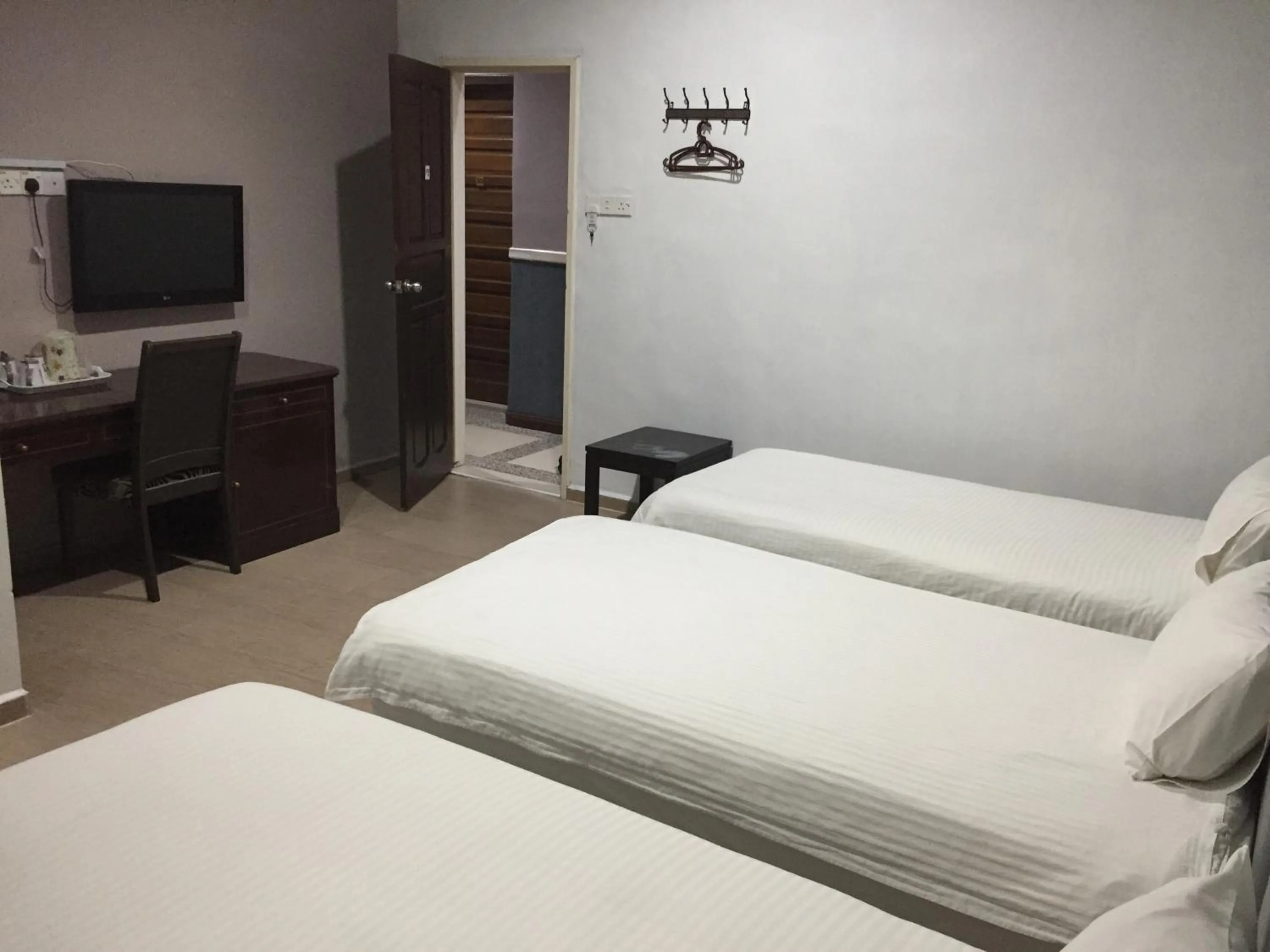 Bed in HOTEL SHAFURA 1