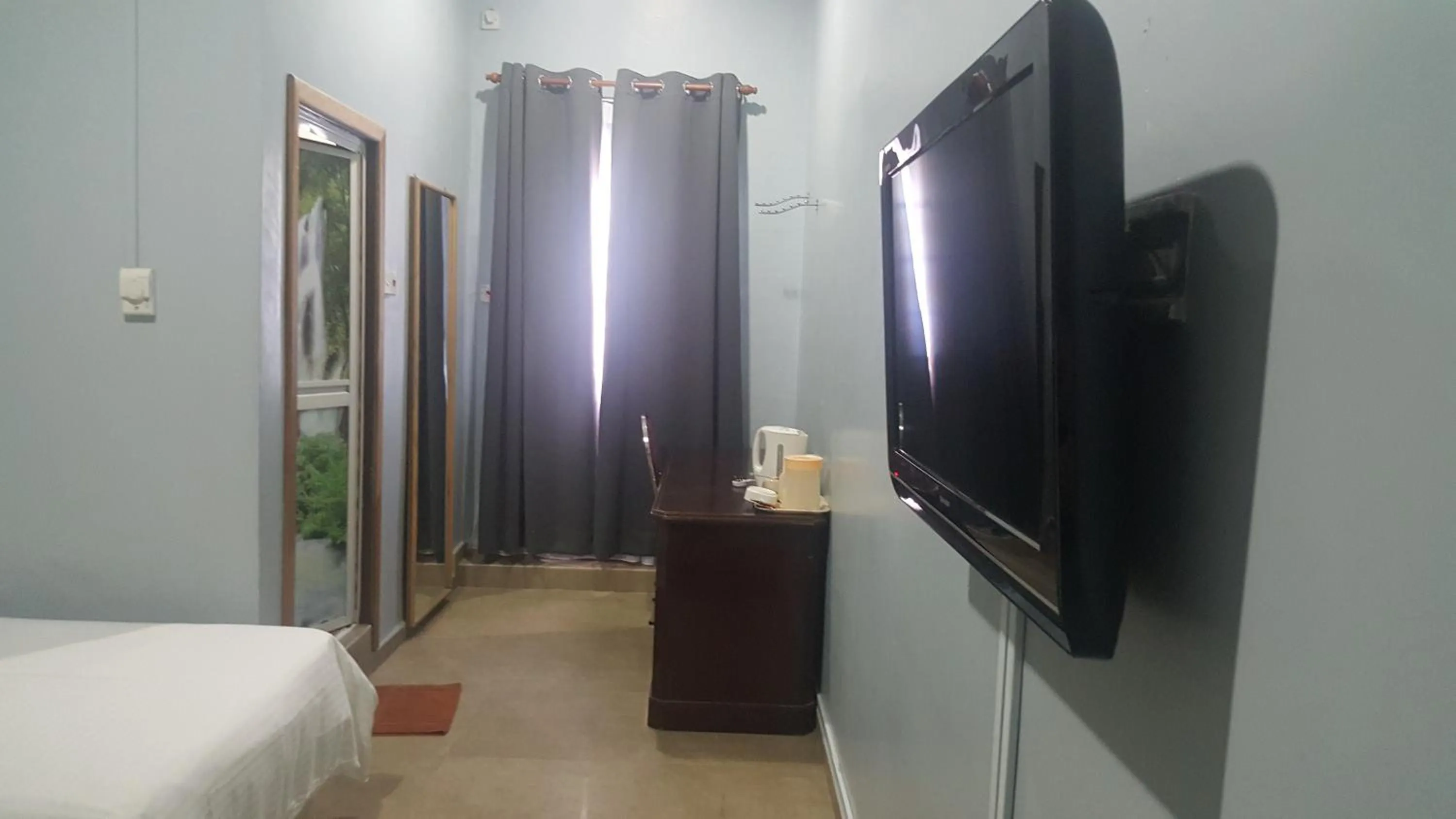 Bed in HOTEL SHAFURA 1