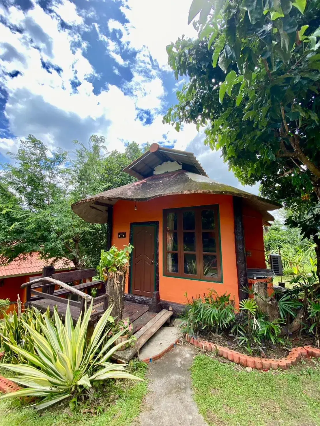 Baanphuthadol Baanphuthadol