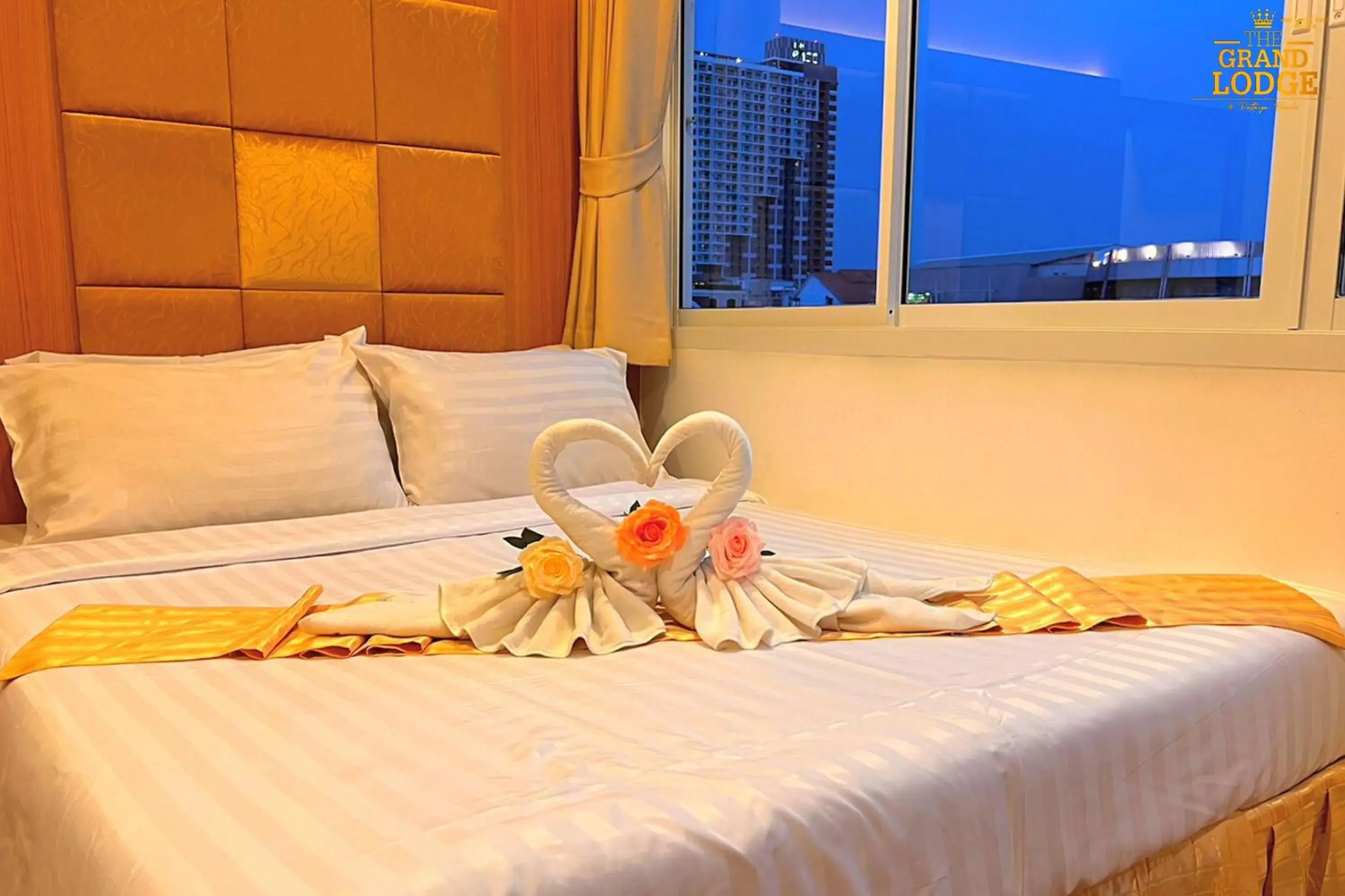 Bedroom, Bed in The Grand Lodge Pattaya Bedroom, Bed in The Grand Lodge Pattaya